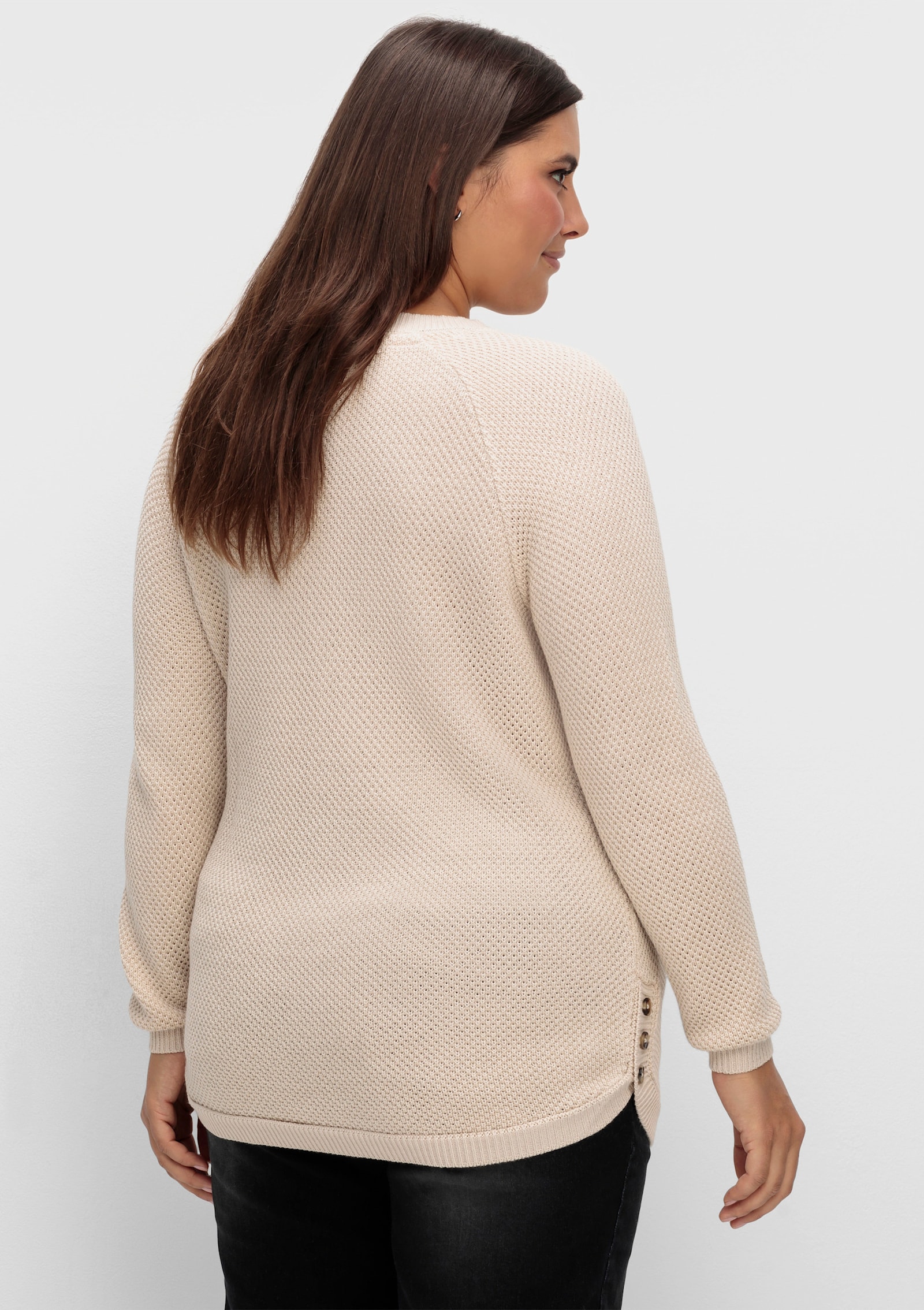 Rundhalspullover mit abgerundetem Saum - elfenbein