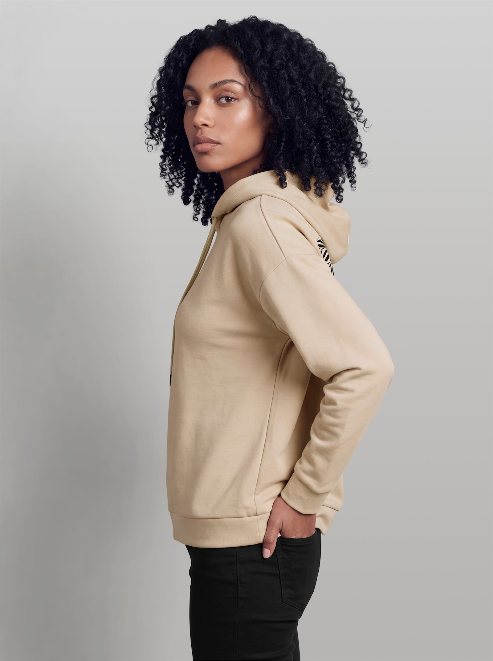 heine Hoodie mit Applikation hinten - sand