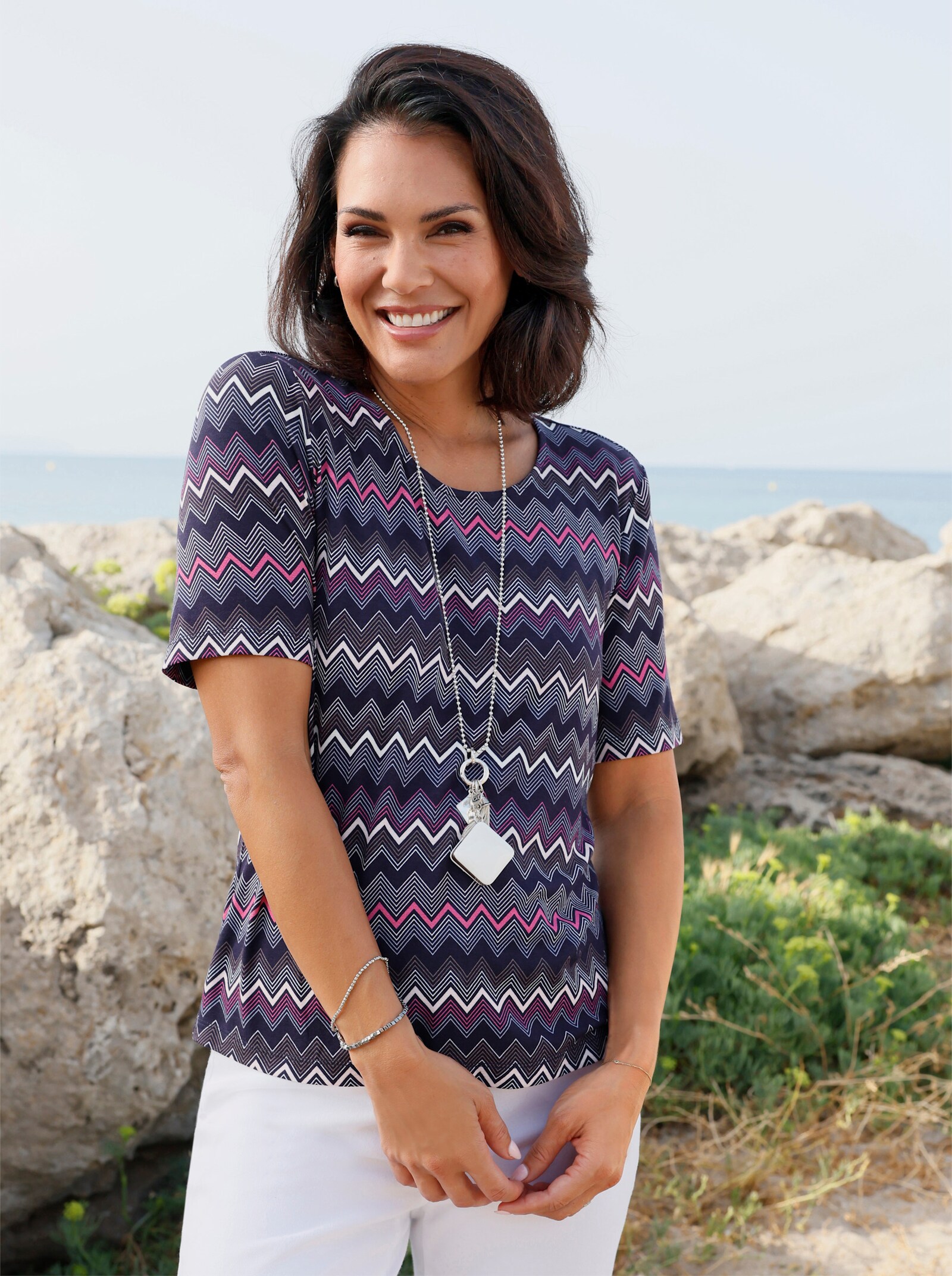Kurzarmshirt mit grafischem Print - marine-fuchsia-bedruckt