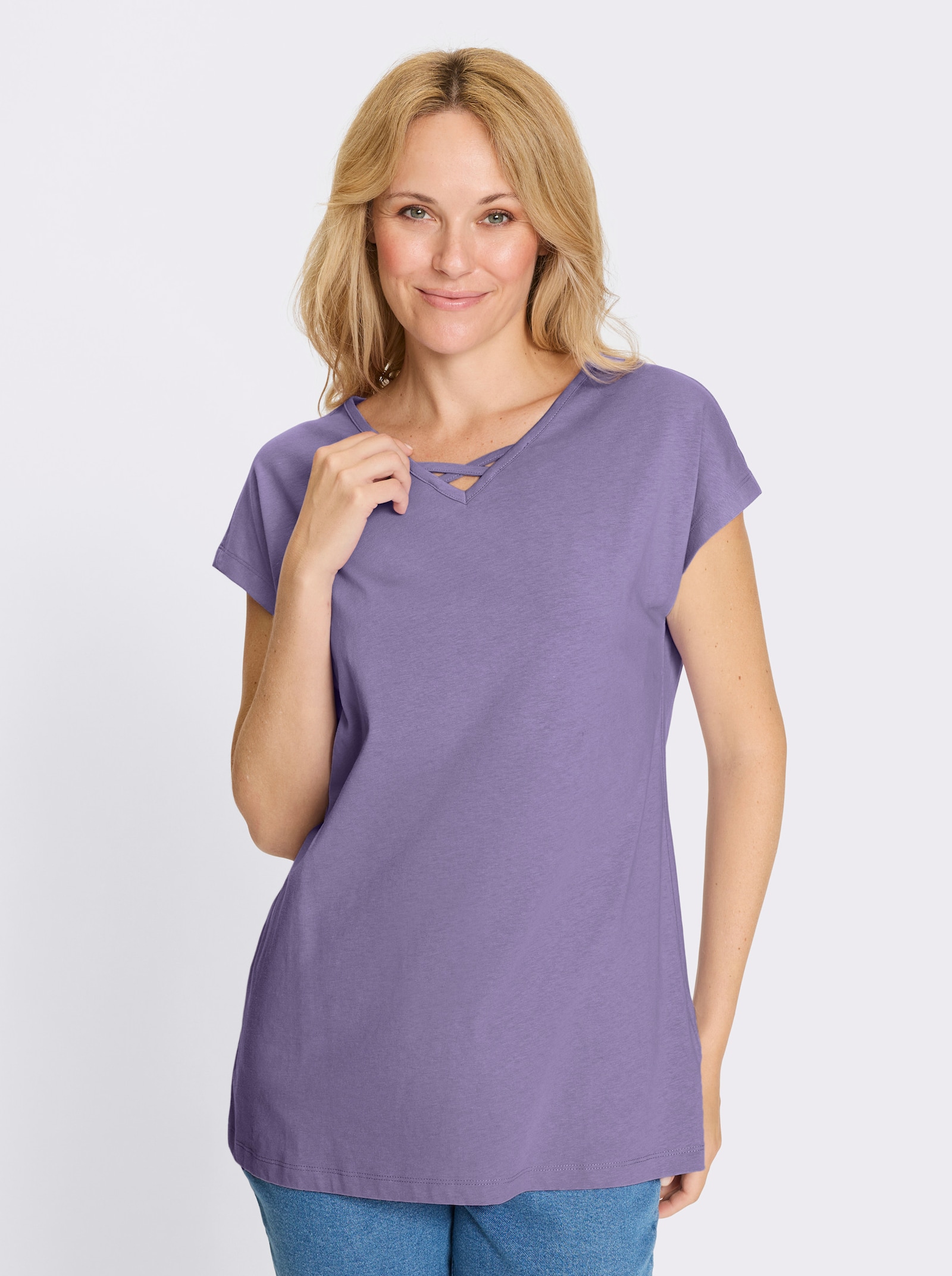 Dlouhé tričko s ozdobnými pásky ve výstřihu - levandulová