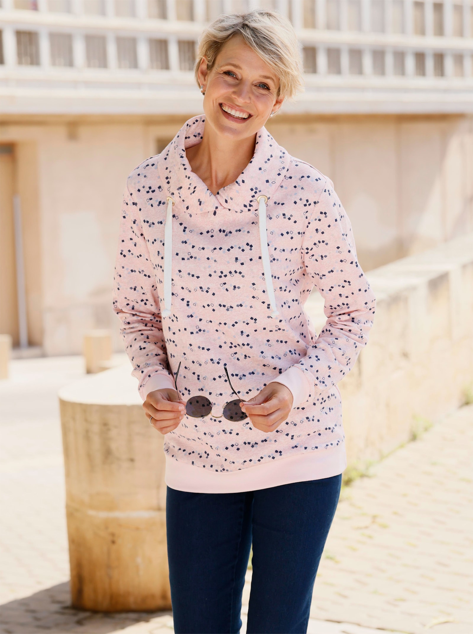 Sweatshirt mit überlappendem Rollkragen - rosenquarz-marine-bedruckt