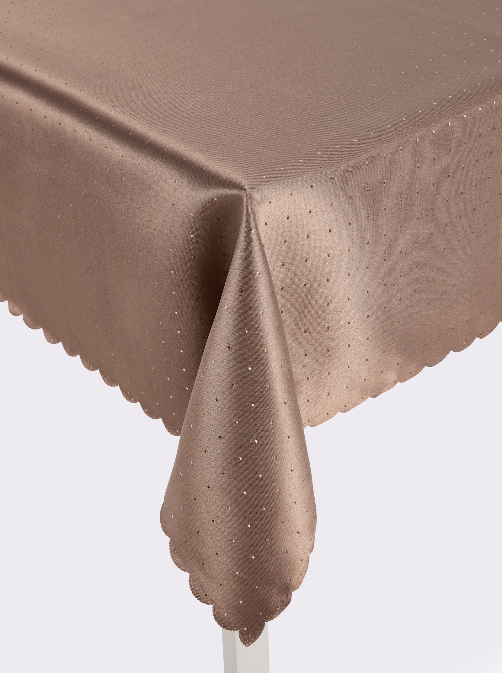 Tafelkleed met geschulpte zoom. - chocolade