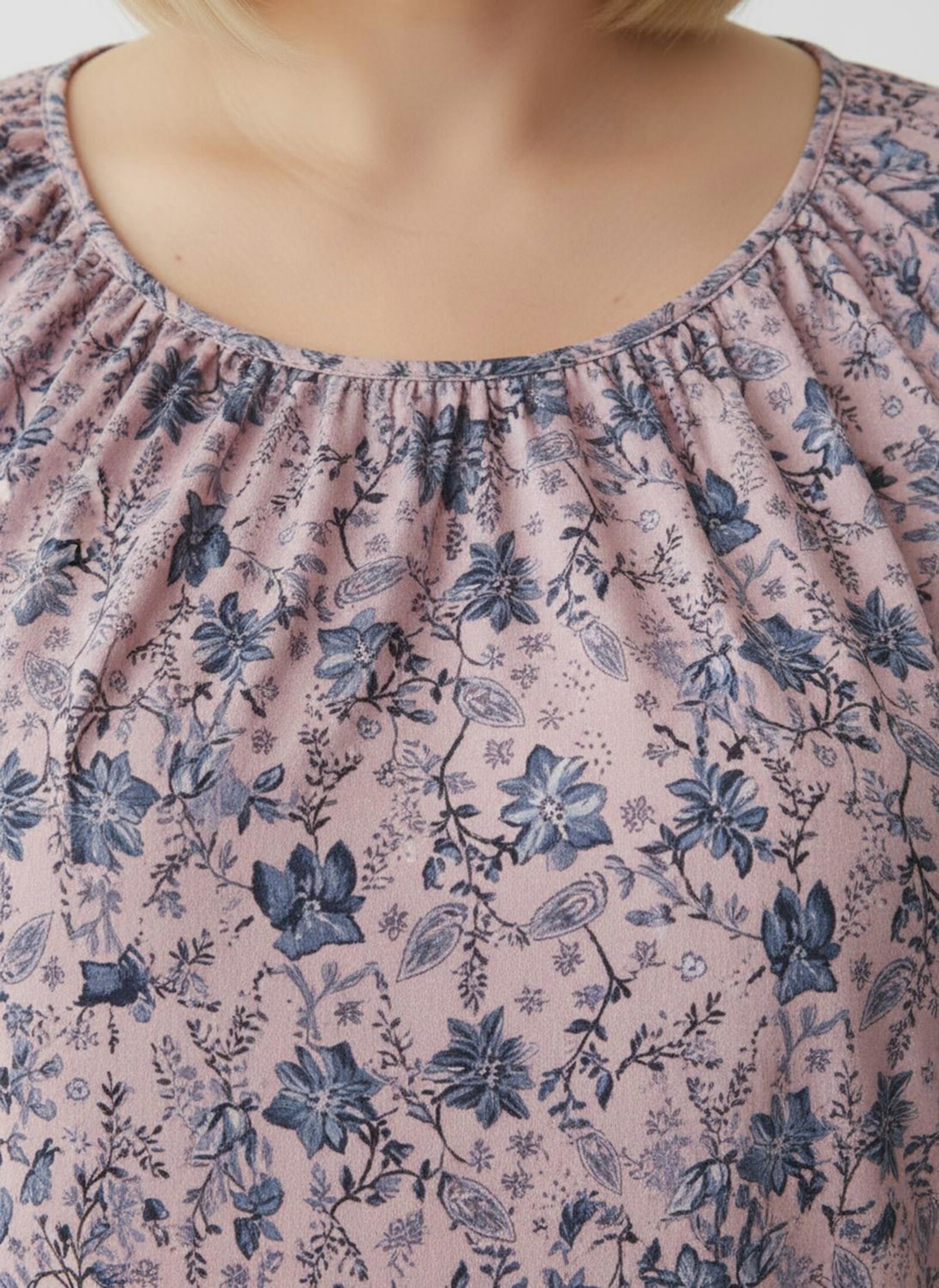 Schlupfbluse in Blüten-Dessin - rosenquarz-marine-bedruckt