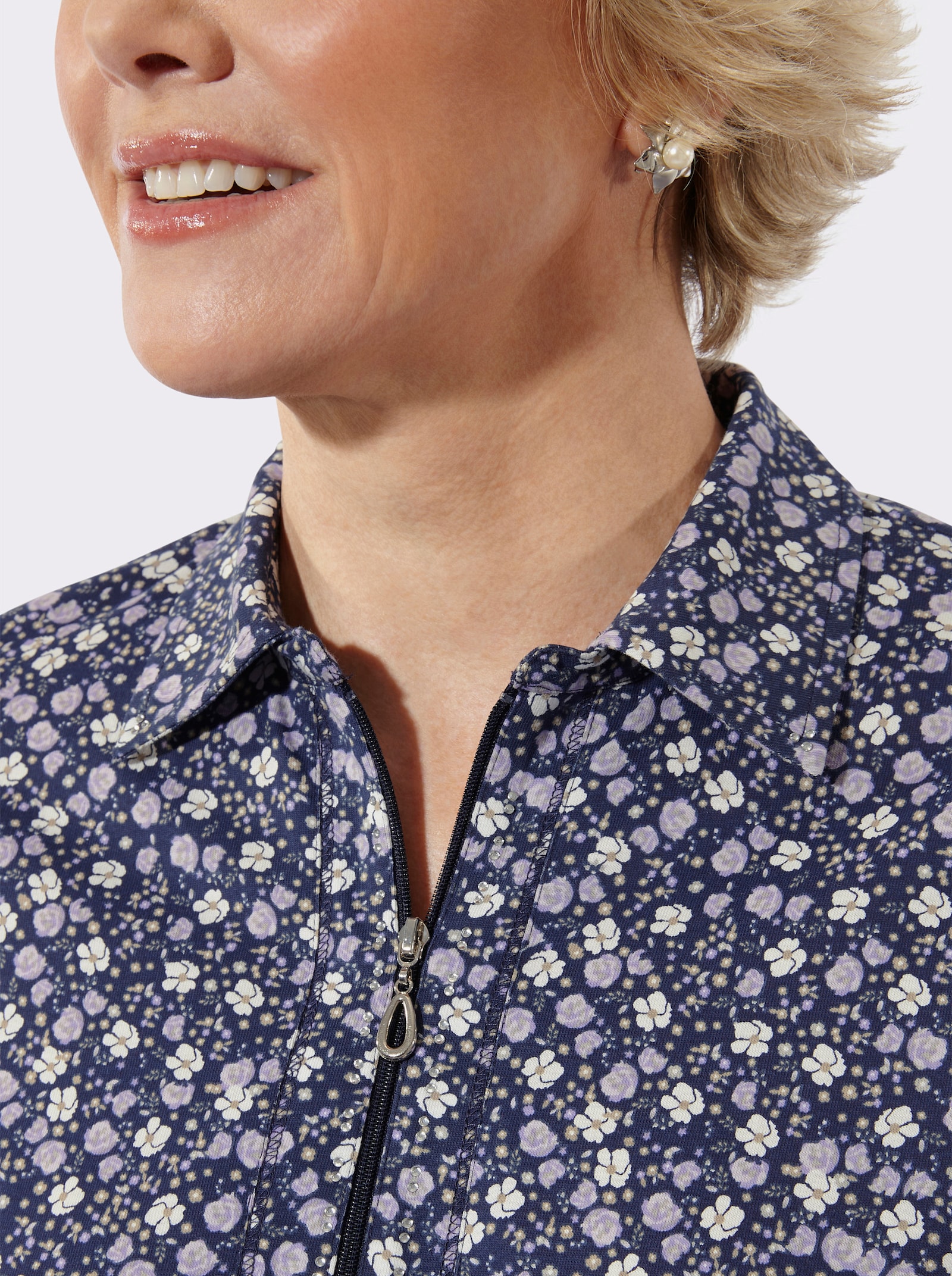 Poloshirt mit Glitzersteinchen - marine-lavendel-bedruckt