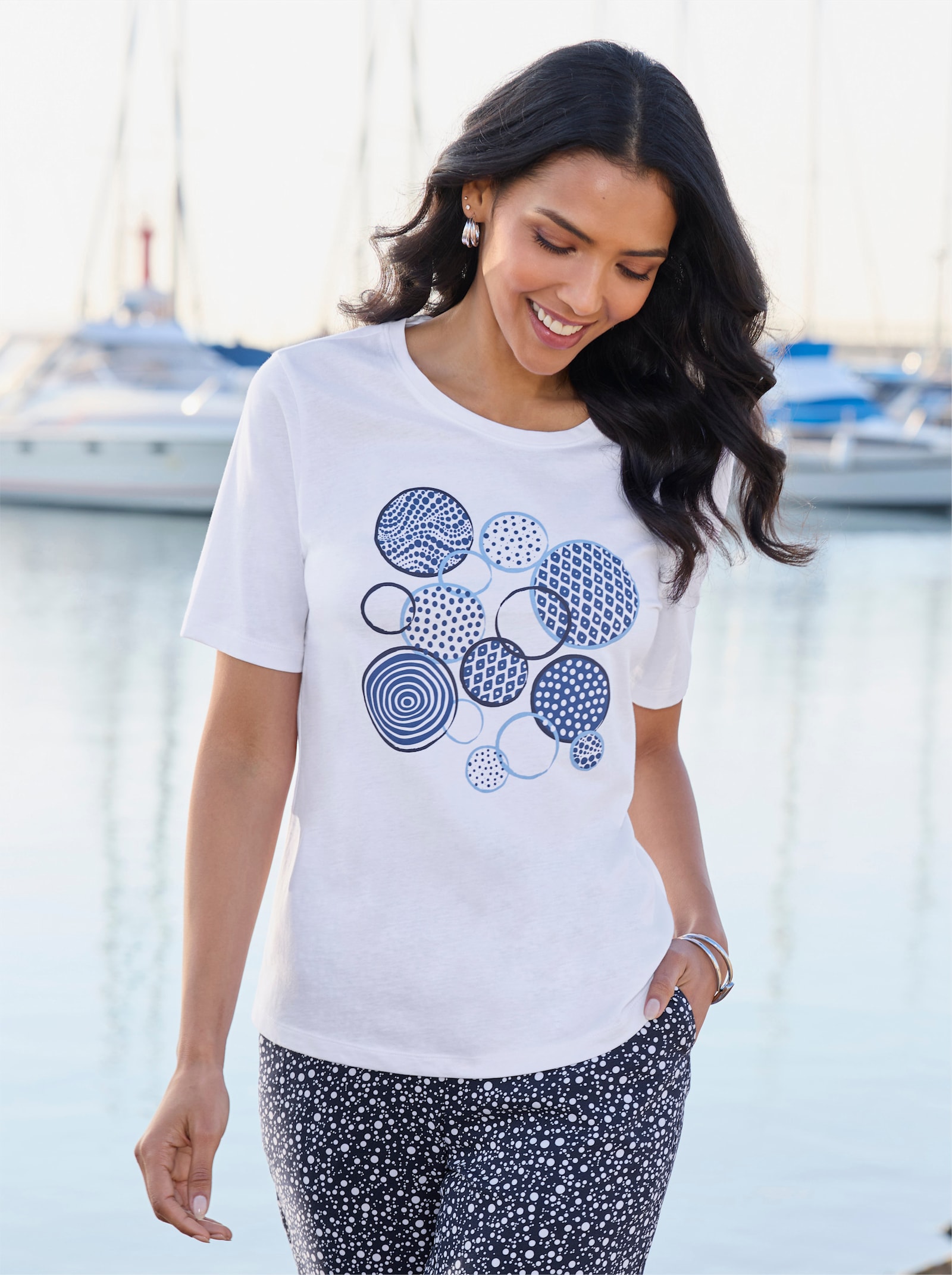 Kurzarmshirt mit platziertem Druck - weiß-marine