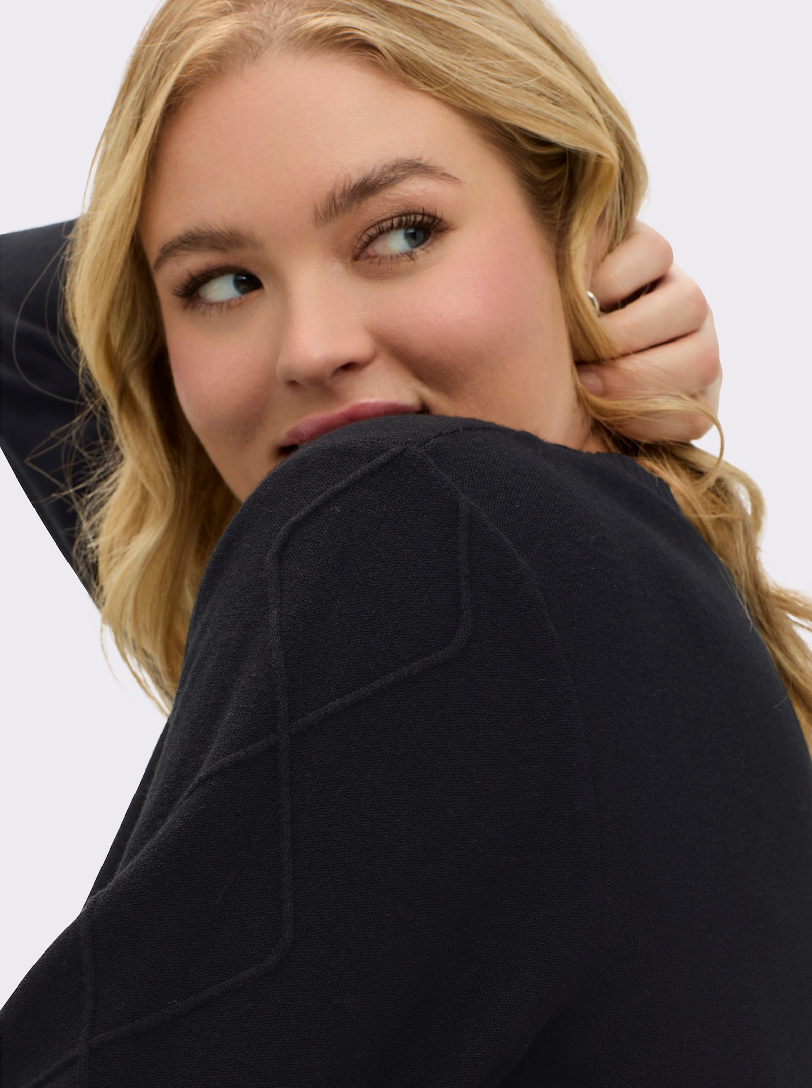 sheego Pullover met ruitpatroon en glittersteentjes - zwart