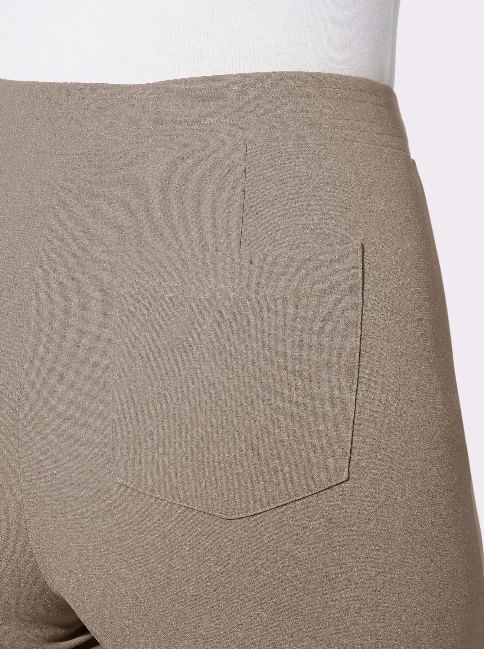 Schlupfhose in schmaler Schnittführung - sesam