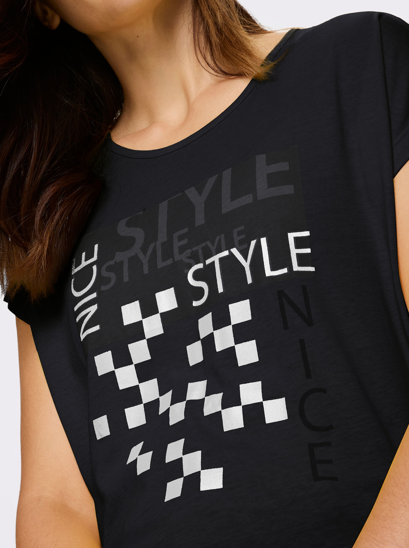 Kurzarmshirt mit silberfarbenen Effekten - schwarz