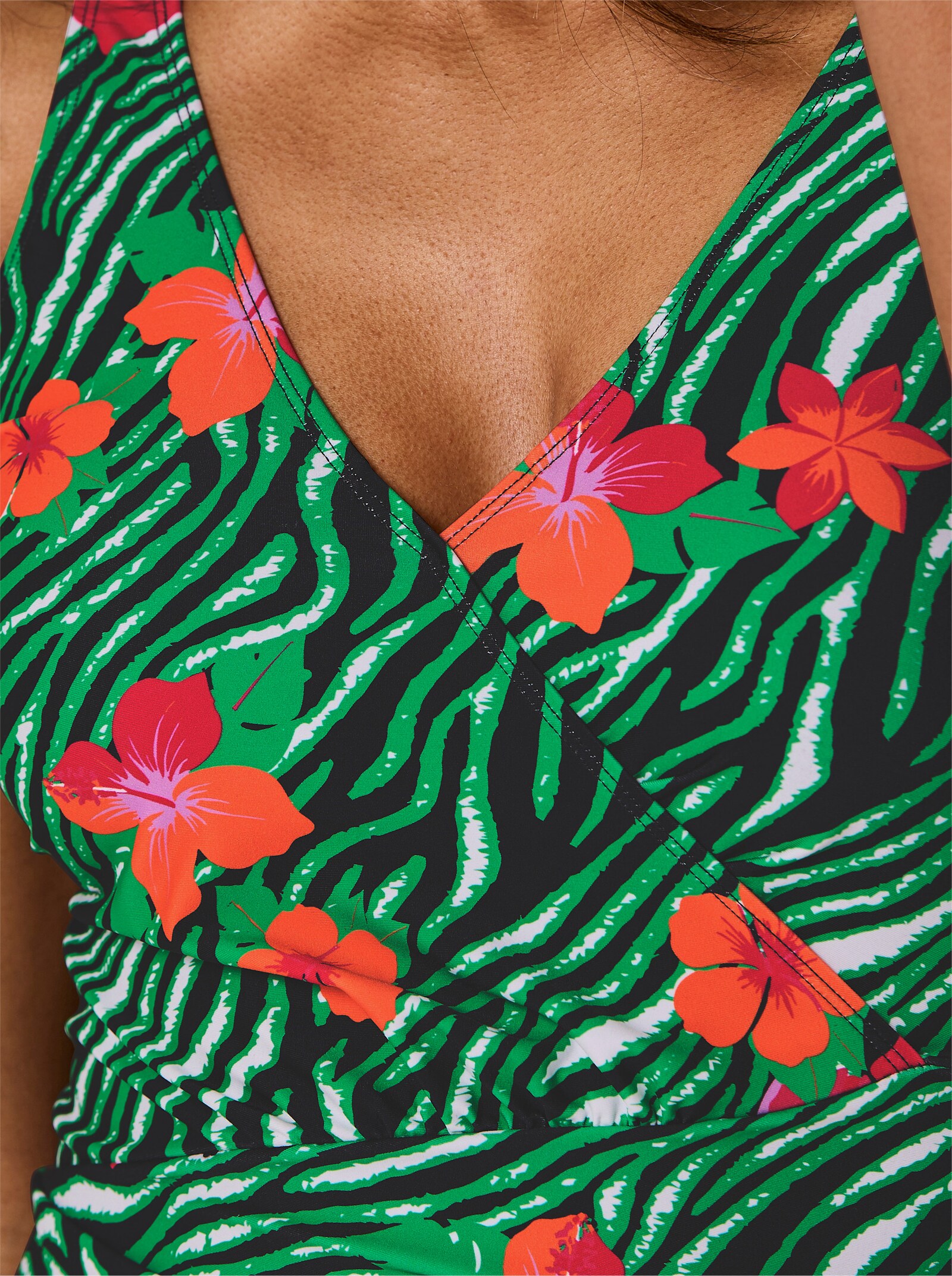 feel good Badeanzug mit Blütendruck - schwarz-apfel-bedruckt