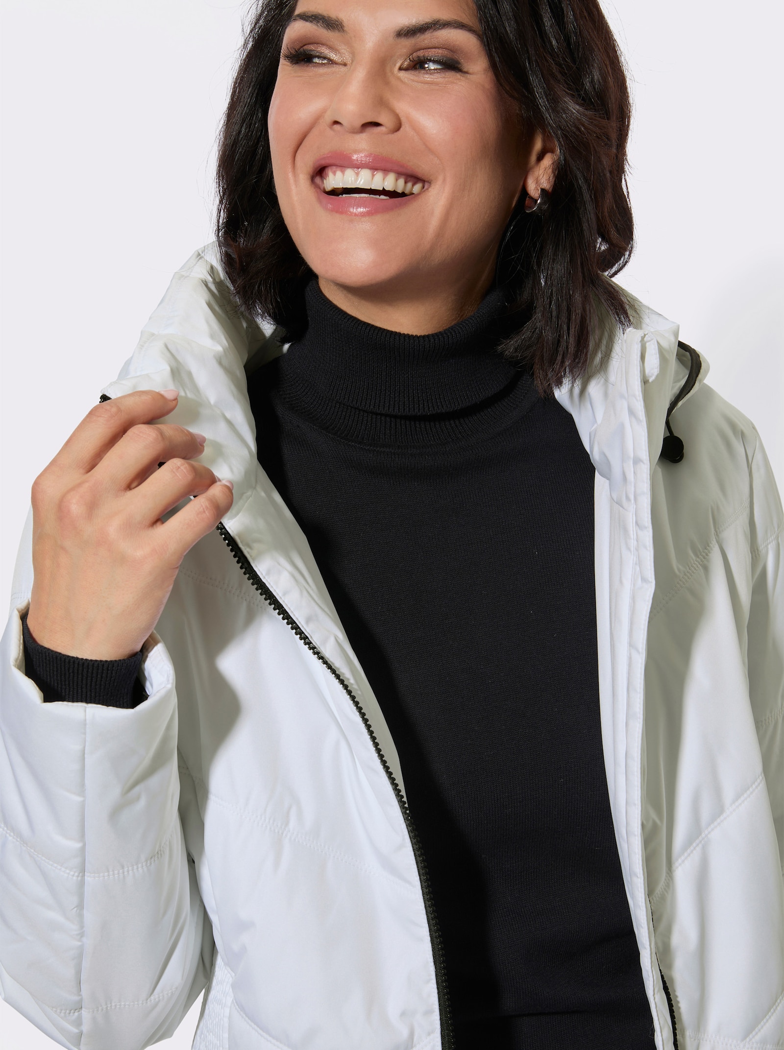 Steppjacke mit gesmokten Seitenpartien - weiß