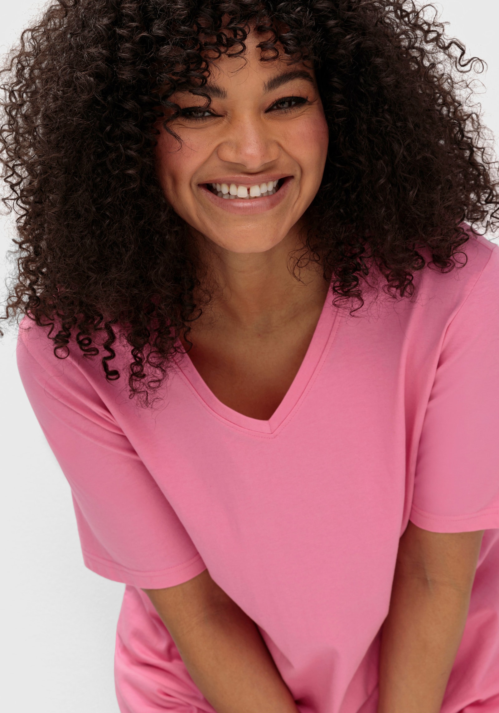 sheego V-Shirt aus leichtem Jersey - blumiges pink