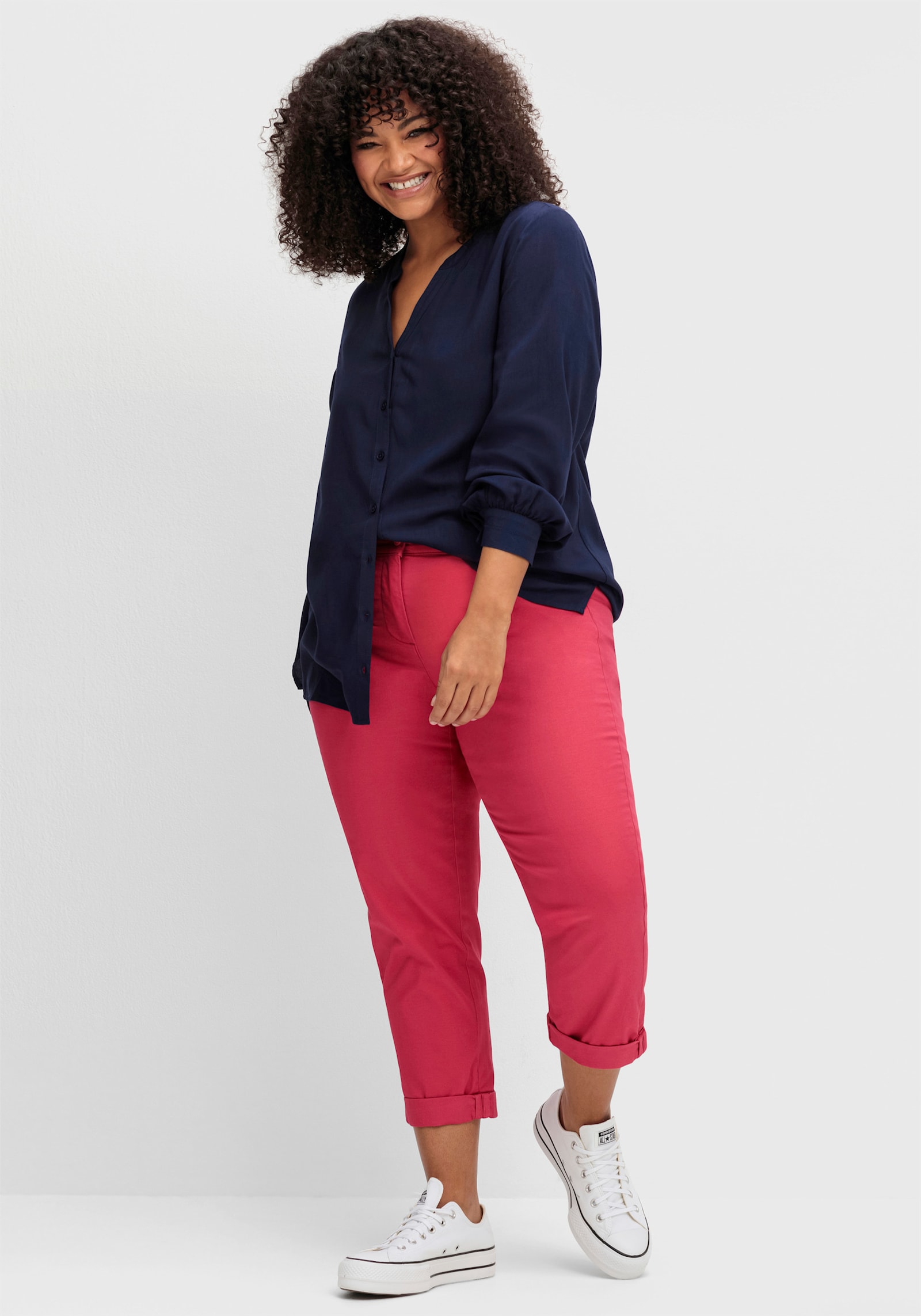 sheego Longbluse mit tonigen Stickereien - tiefblau