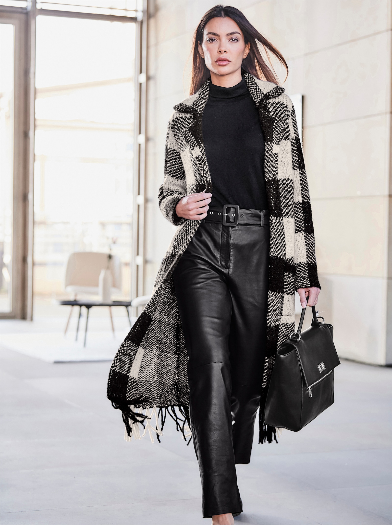 heine Manteau en tricot avec franges - noir-écru à carreaux