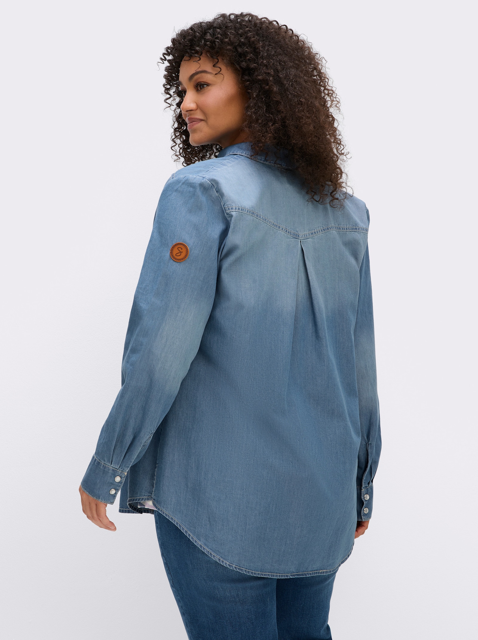 sheego Jeansbluse in leichter Waschung - blue-bleached