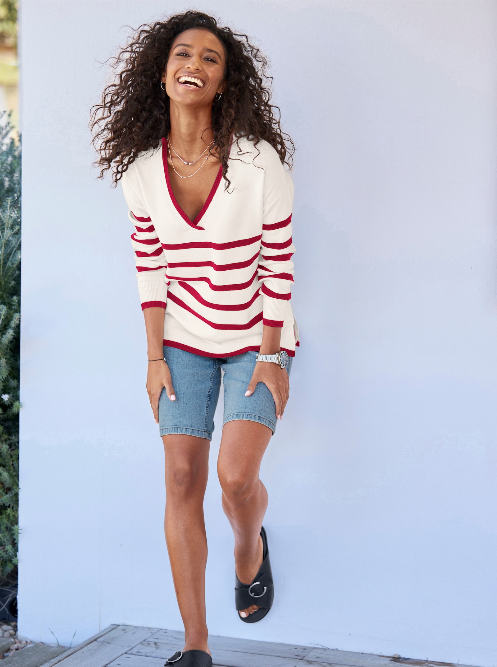 heine Streifenpullover mit V-Ausschnitt - rot-ecru-geringelt