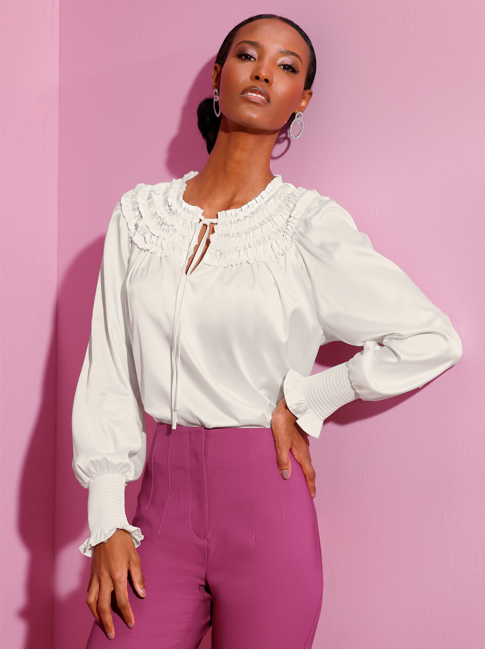 Satinbluse mit aufgenähten Rüschen-Bändern - ecru