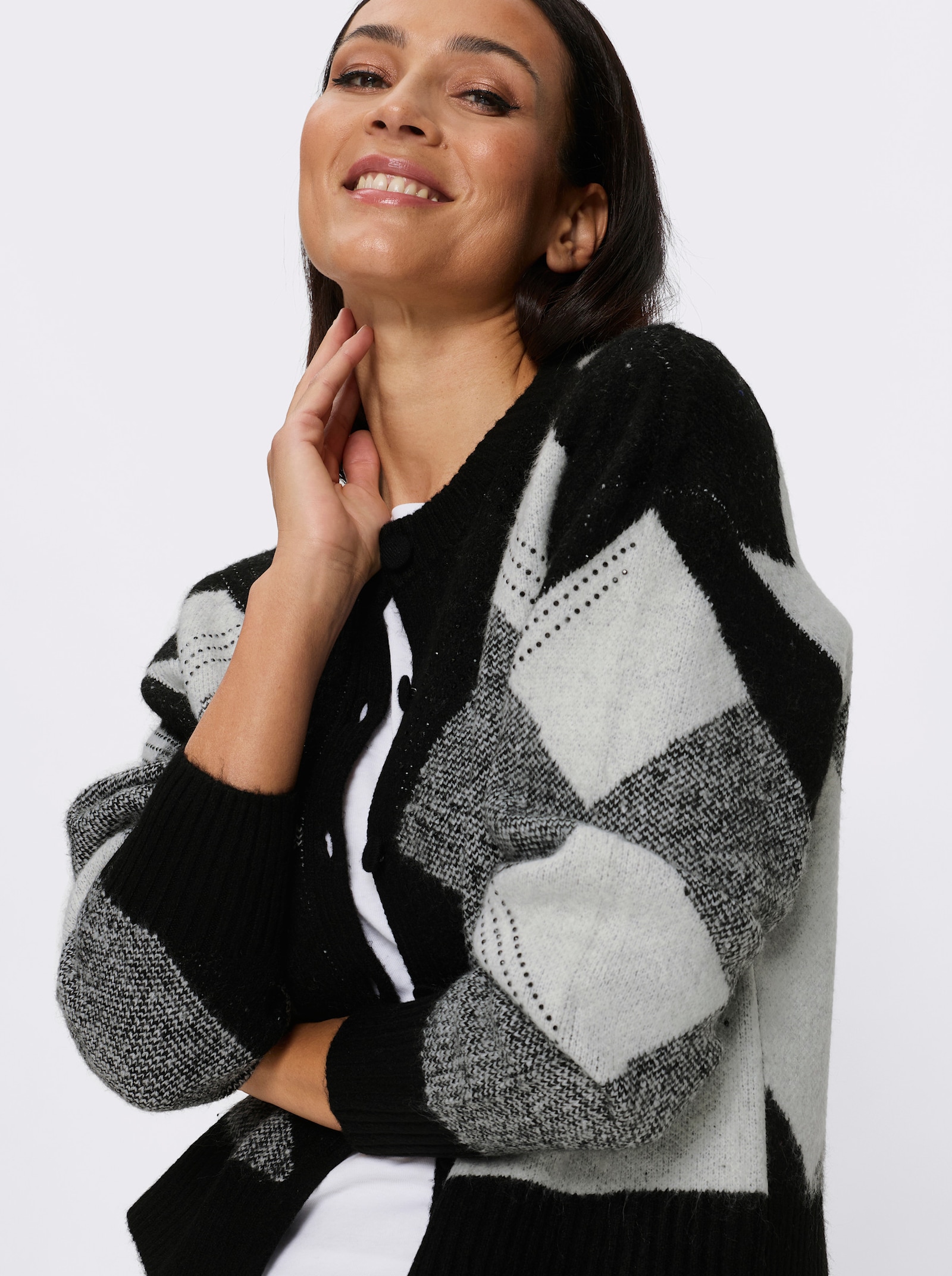 heine Jacquardstrickjacke mit Ziersteinchen - schwarz-ecru-gemustert