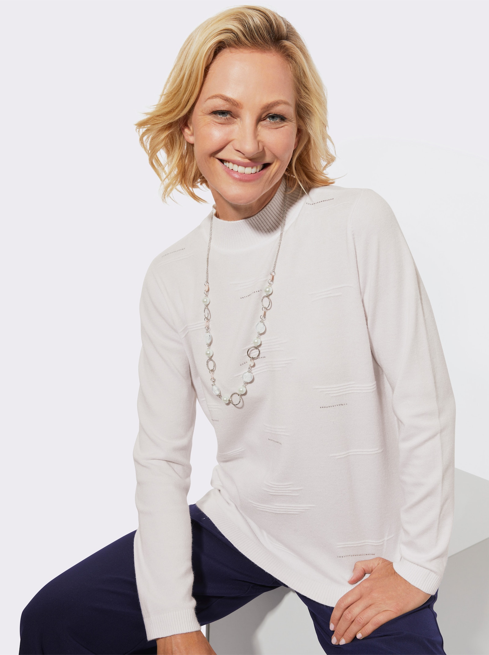 Stehkragenpullover mit Rippmuster und Glitzersteinchen - weiß