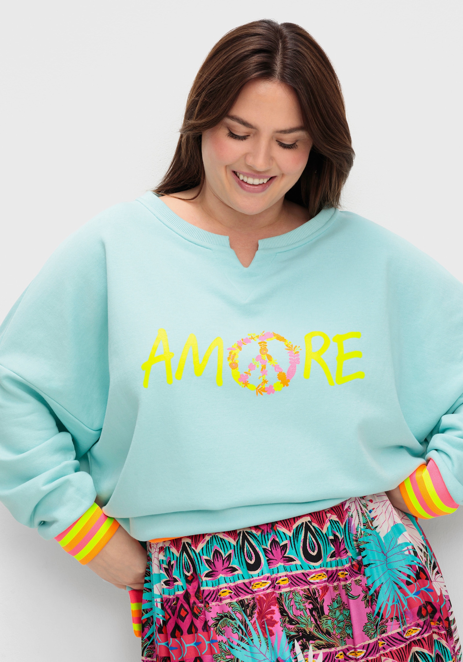 sheego loves miss goodlife Sweatshirt mit Statementprint und Ringelbündchen - hellblau-bedruckt
