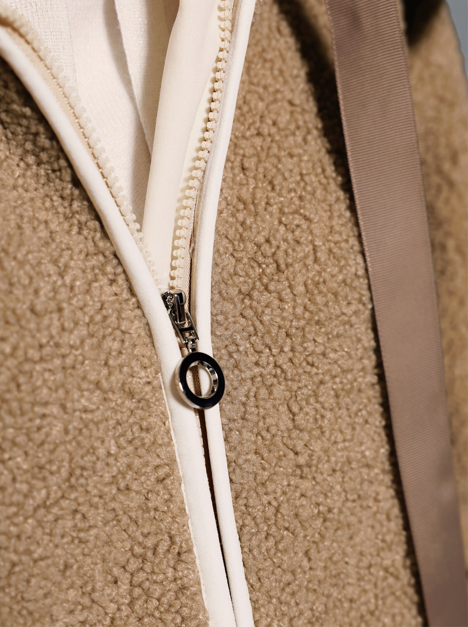 Fleecejacke mit abnehmbarer Kapuze - beige