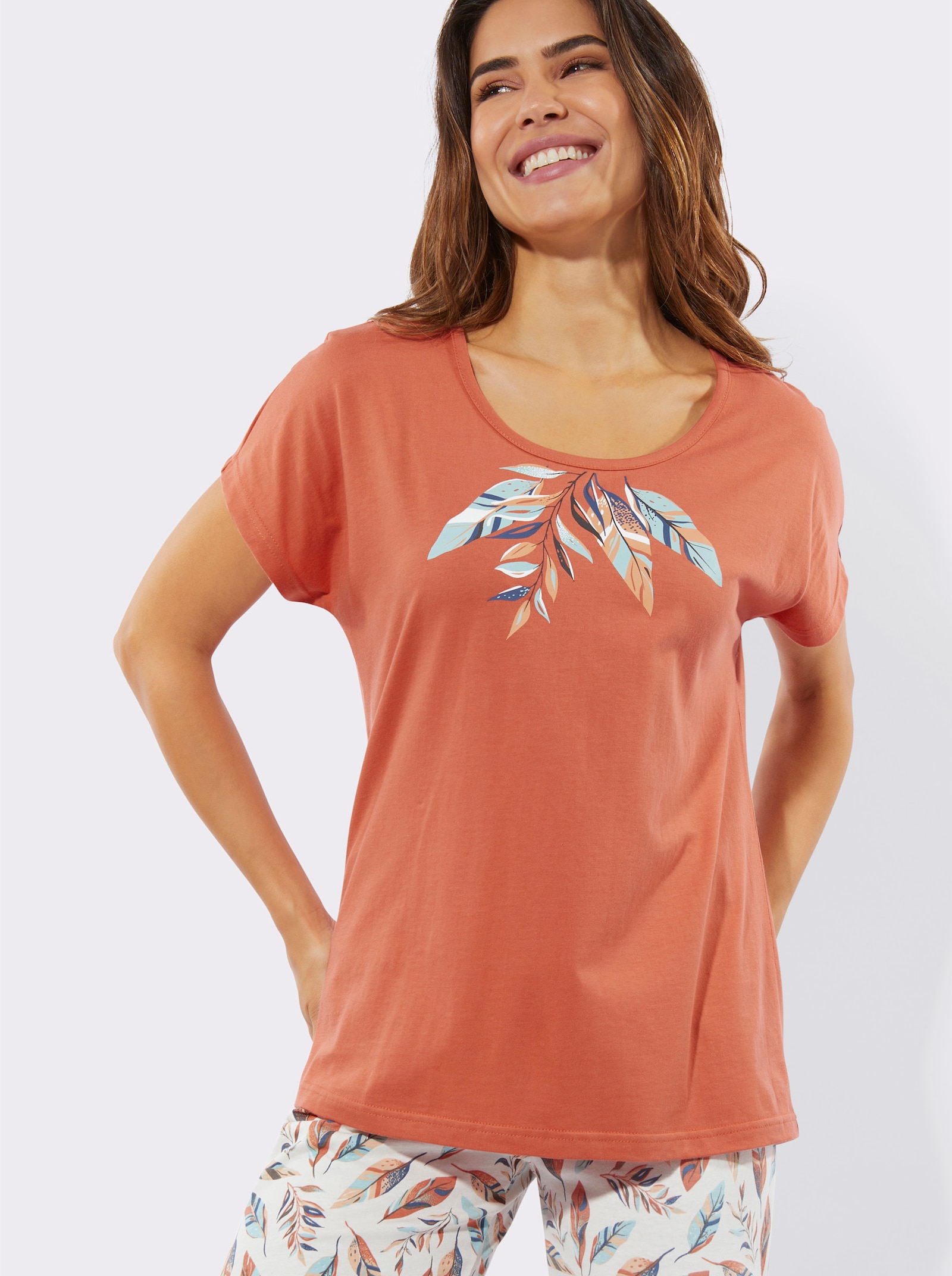 Krátké pyžamo s motivem peří - papája-potisk