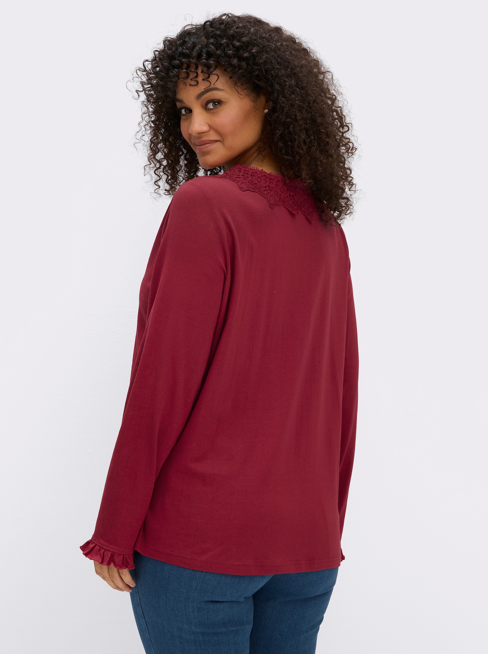 sheego by Joe Browns Langarmshirt mit Spitze am V-Ausschnitt - kirsche