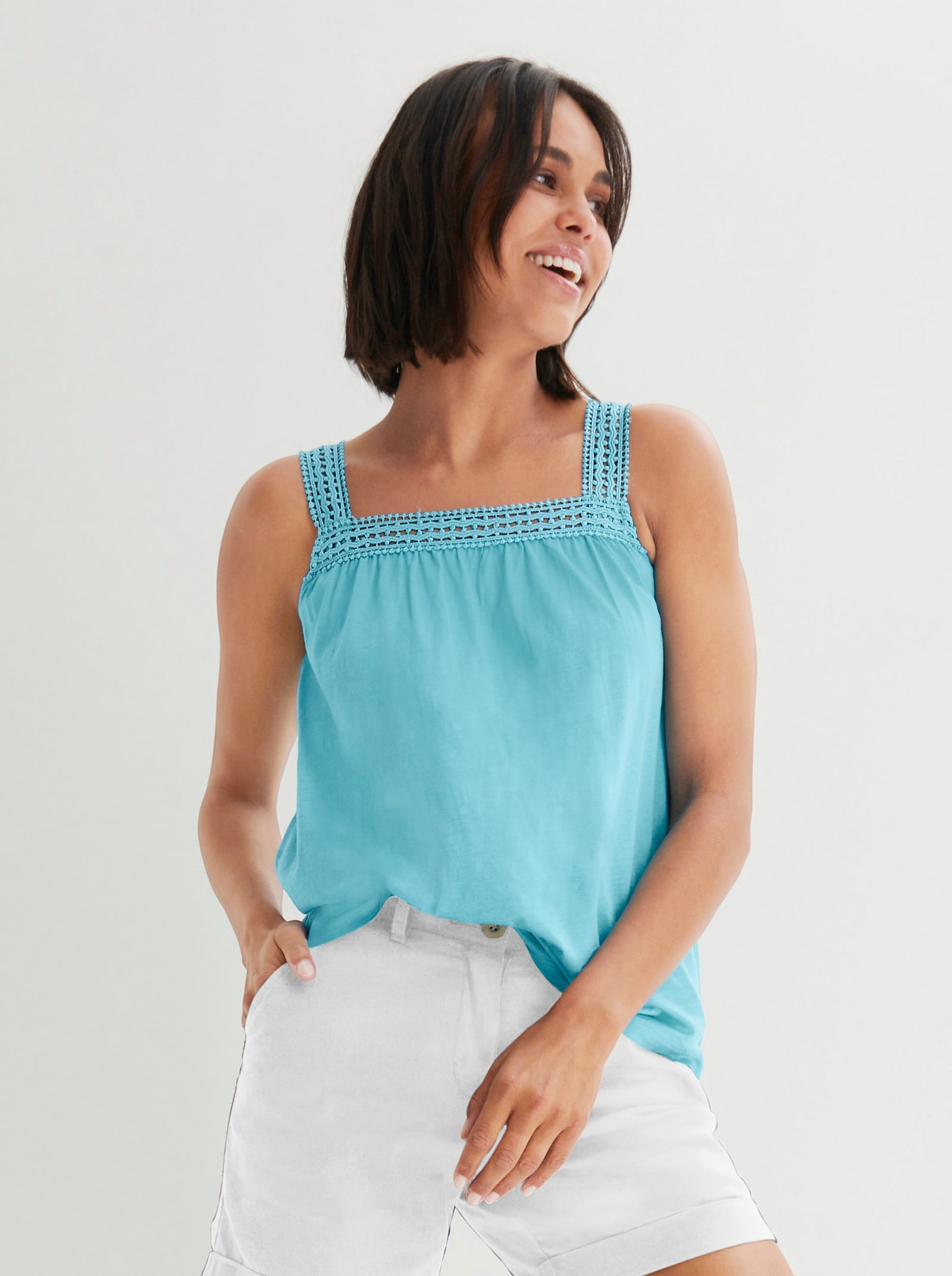 Shirttop mit Spitze an Ausschnitt und Trägern - aquamarin