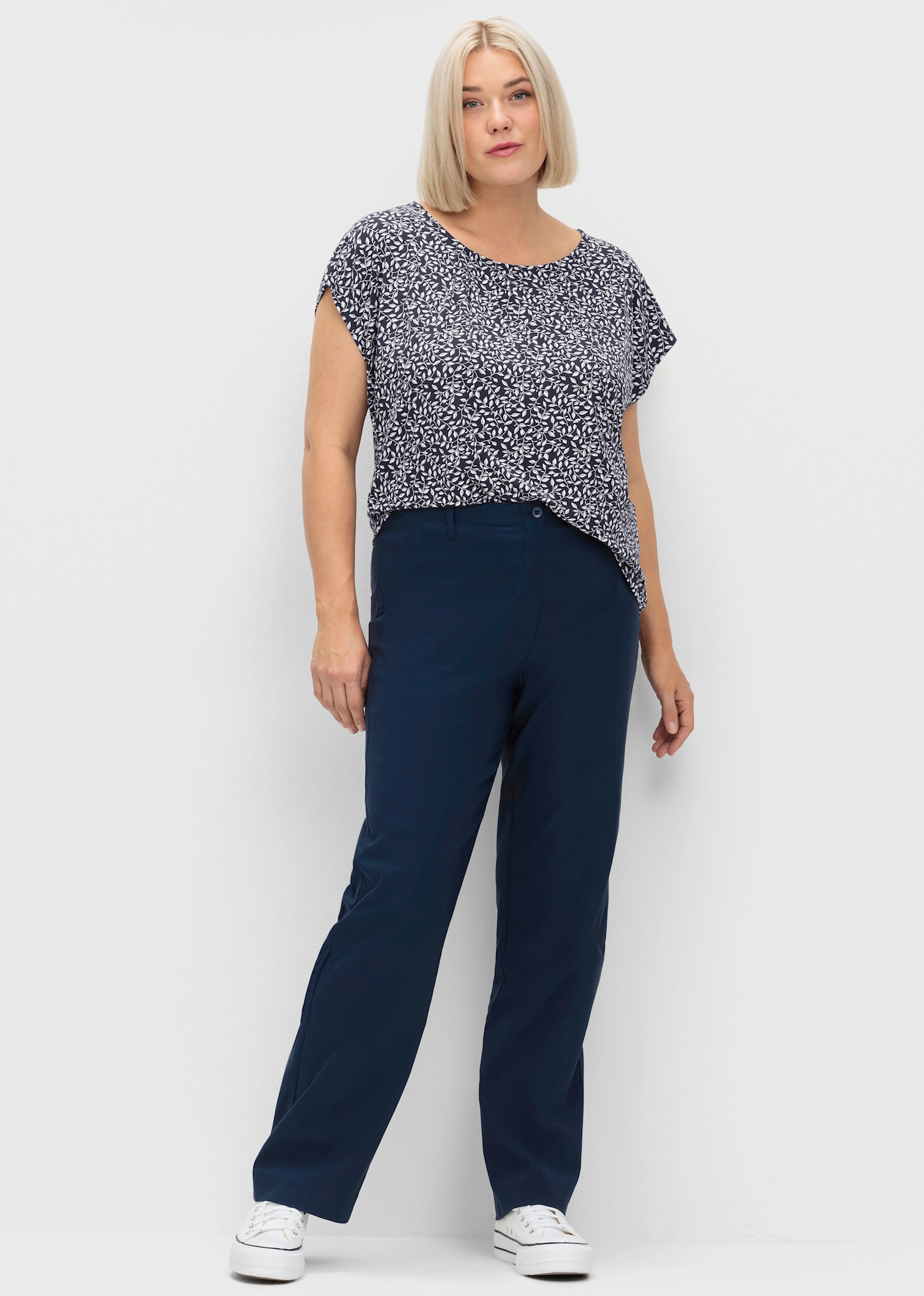 sheego Kurzarmshirt mit Blätterprint - tiefblau-gemustert