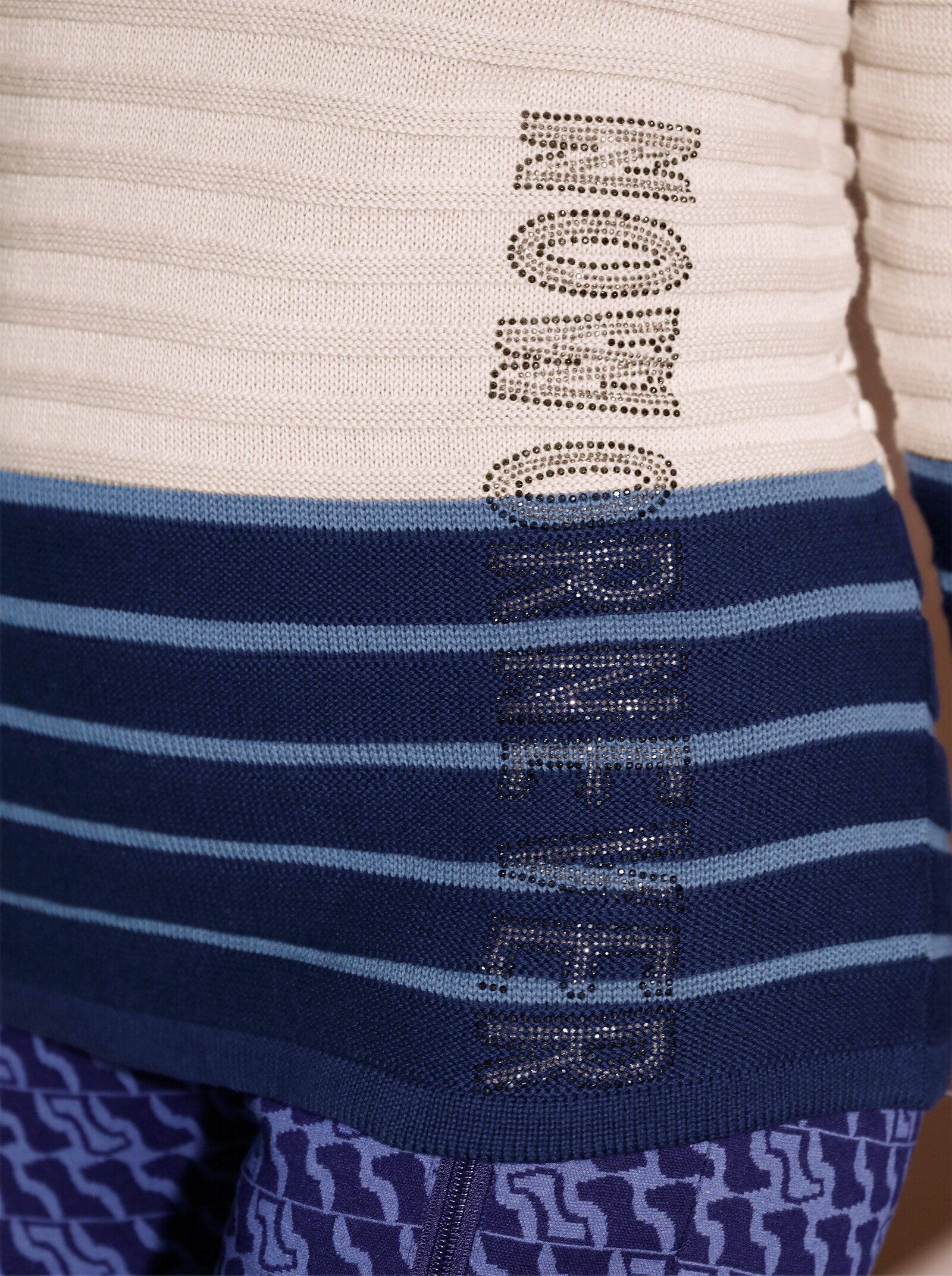 Stehkragenpullover in Ringel-Dessin - marine-sand-geringelt