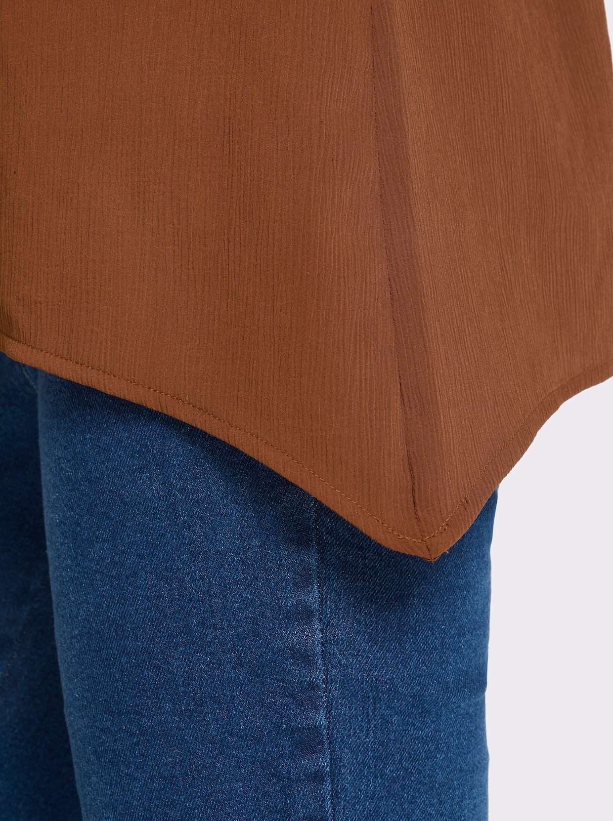 Navlékací halenka s cípatým lemem - koňaková