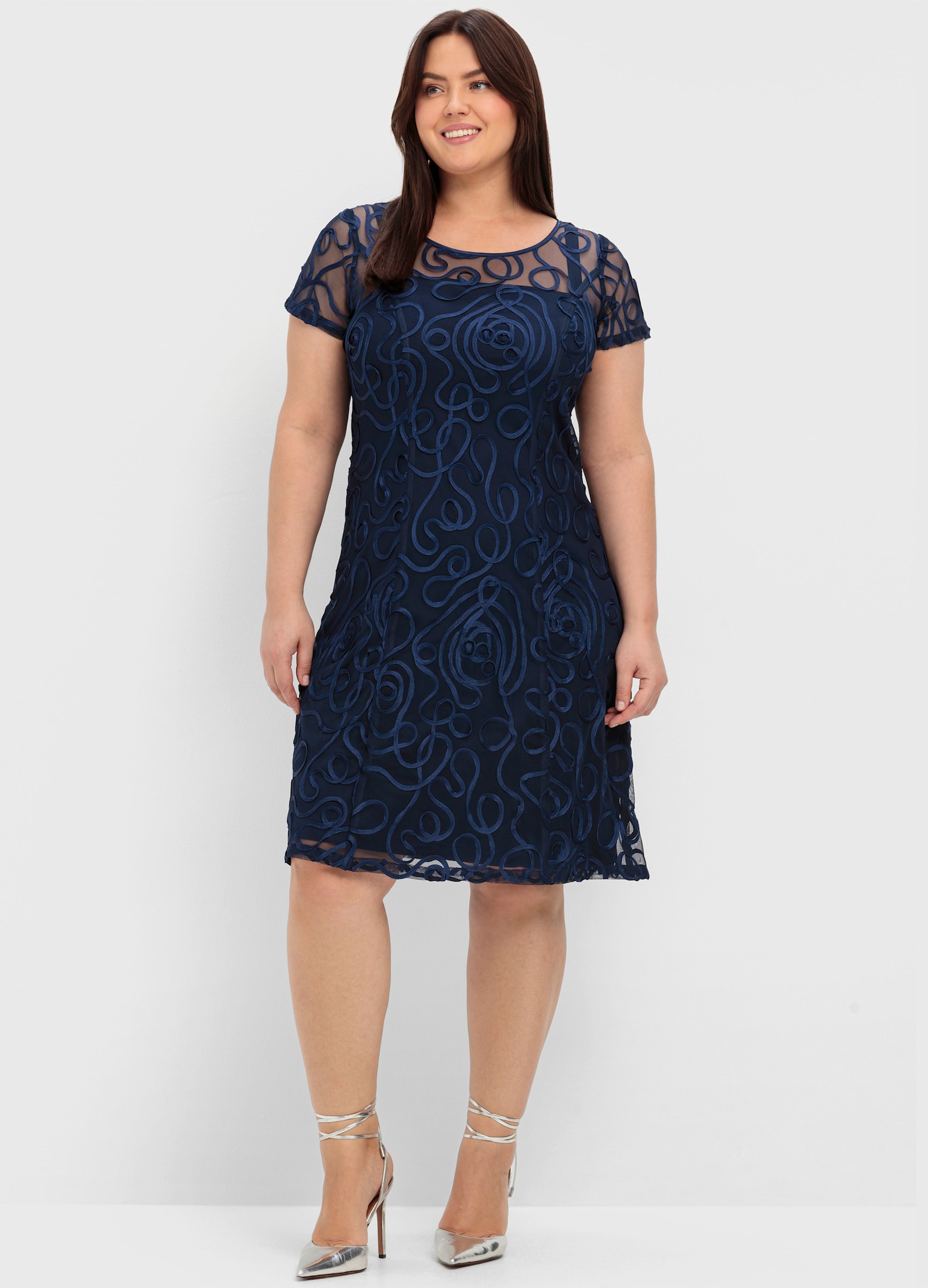 sheego Cocktailjurk met sierranden - marine