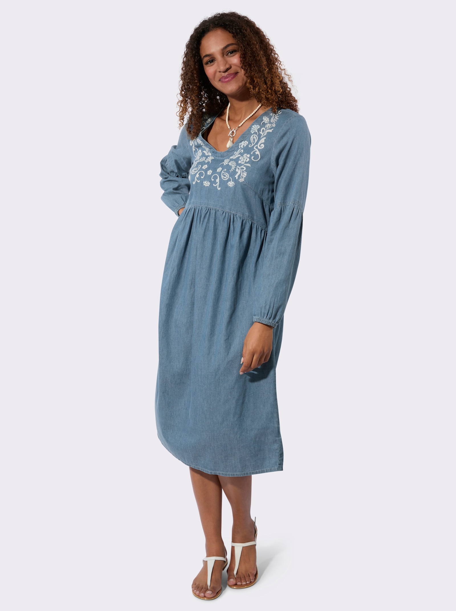 Jeanskleid mit floraler Stickerei - blue-bleached