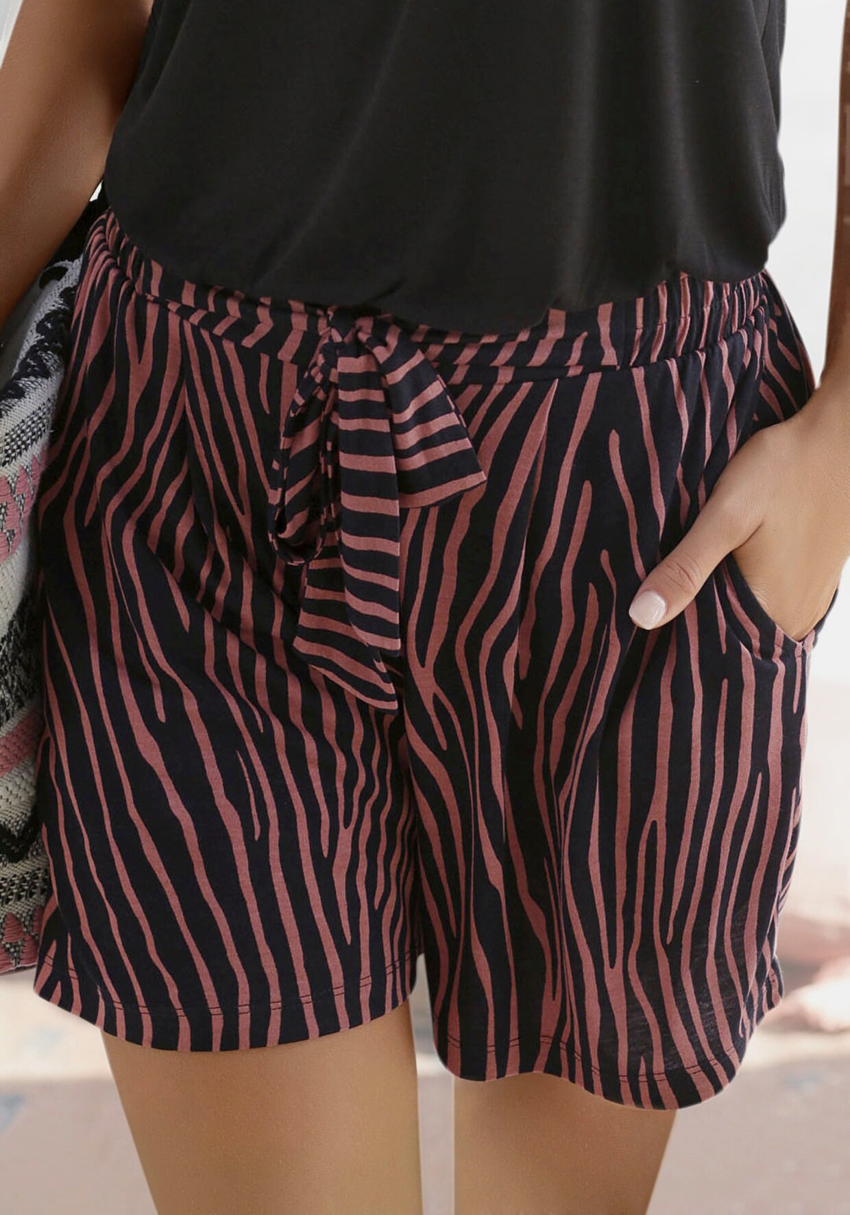 LASCANA Strandshorts - schwarz-terra-bedruckt