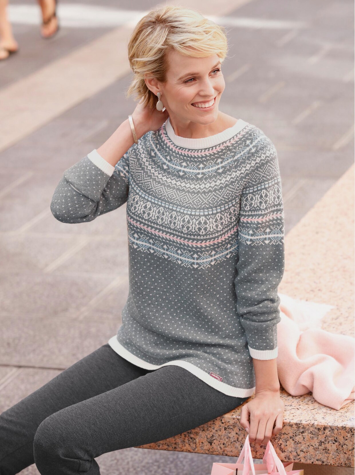 Norwegerpullover - grau-ecru-gemustert