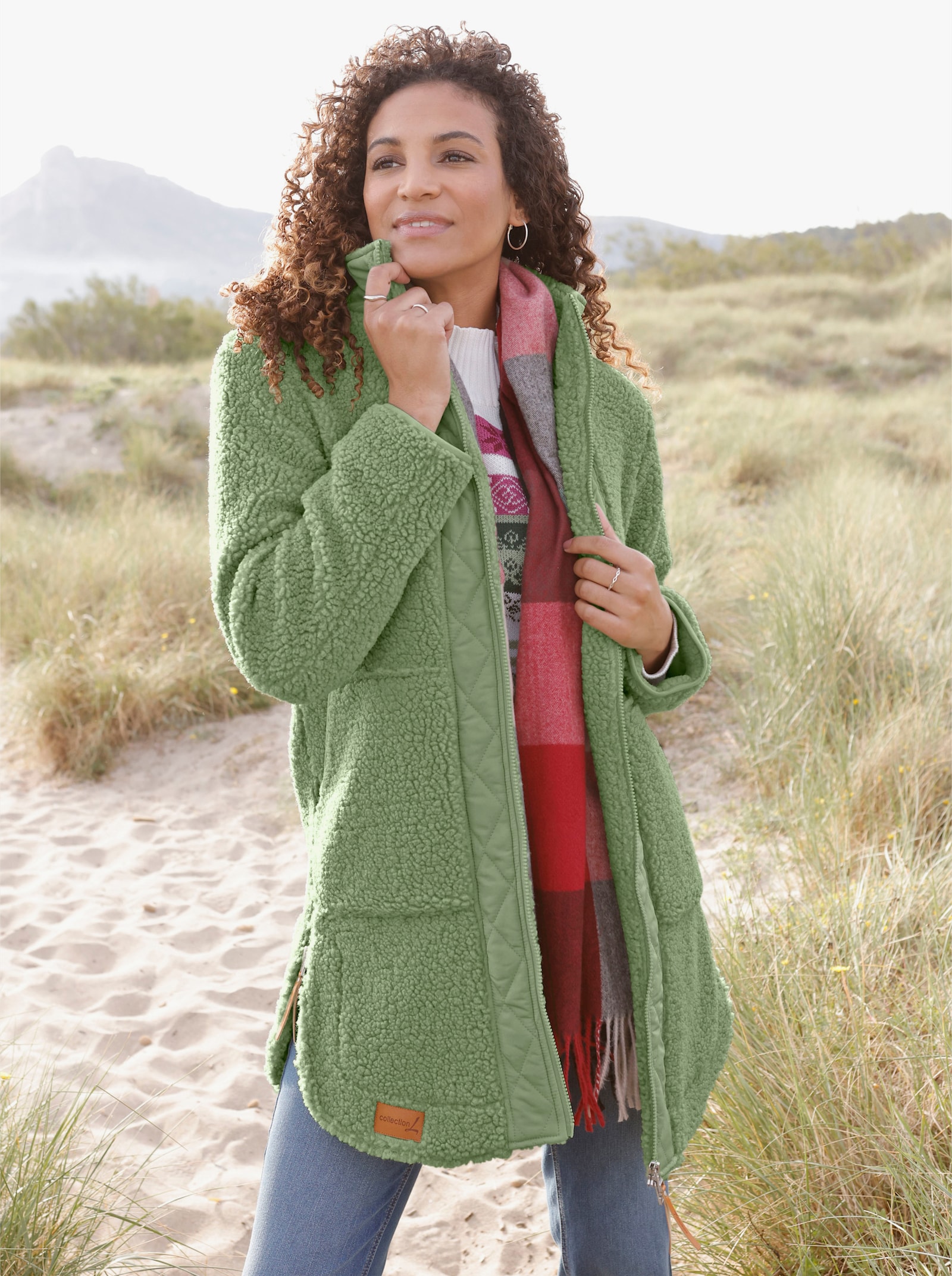 Teddyjacke mit Reißverschluss an den Saumschlitzen - eucalyptus