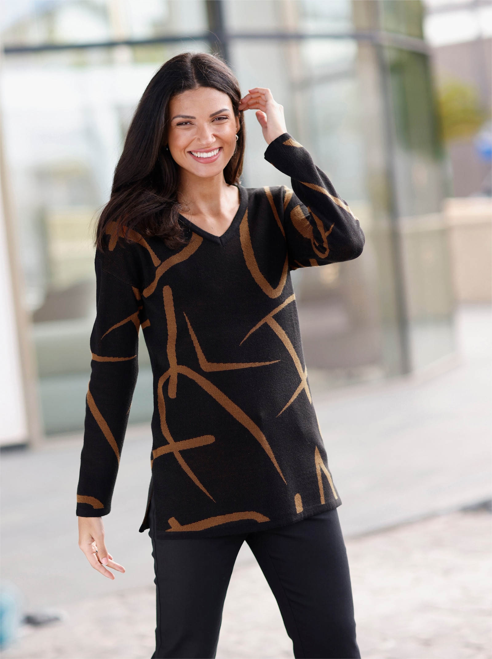 Longpullover mit Seitenschlitzen - schwarz-cognac-gemustert