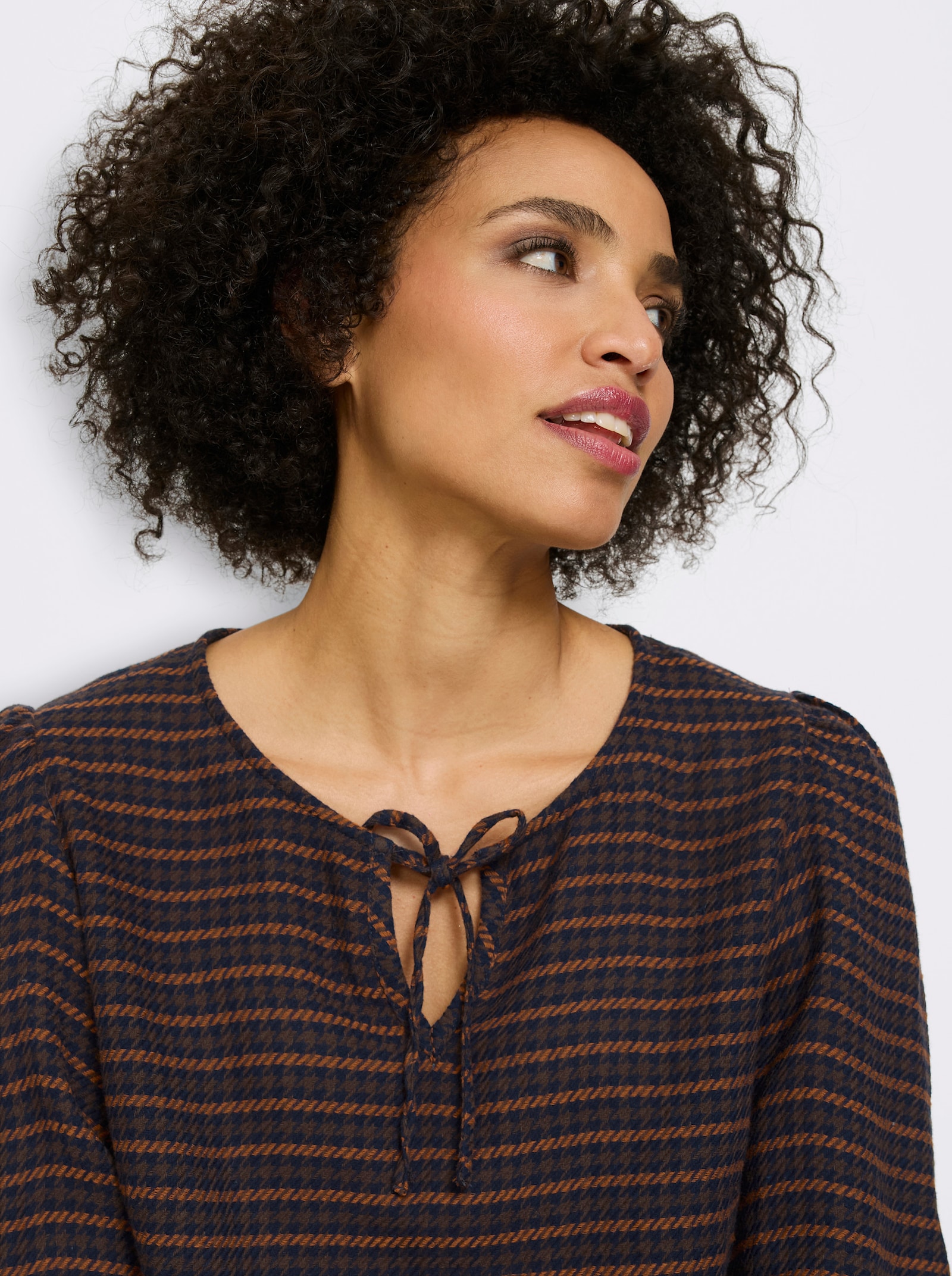 heine Comfortblouse van seersucker - marine/chocolade gedessineerd