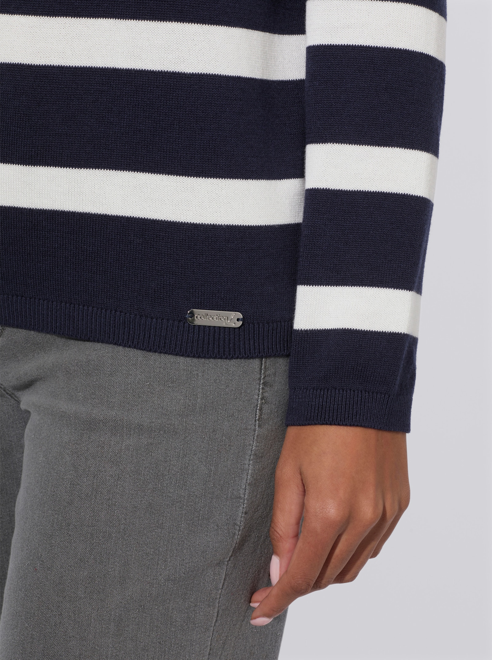 Feinstrickpullover mit U-Boot-Ausschnitt - marine-ecru-geringelt
