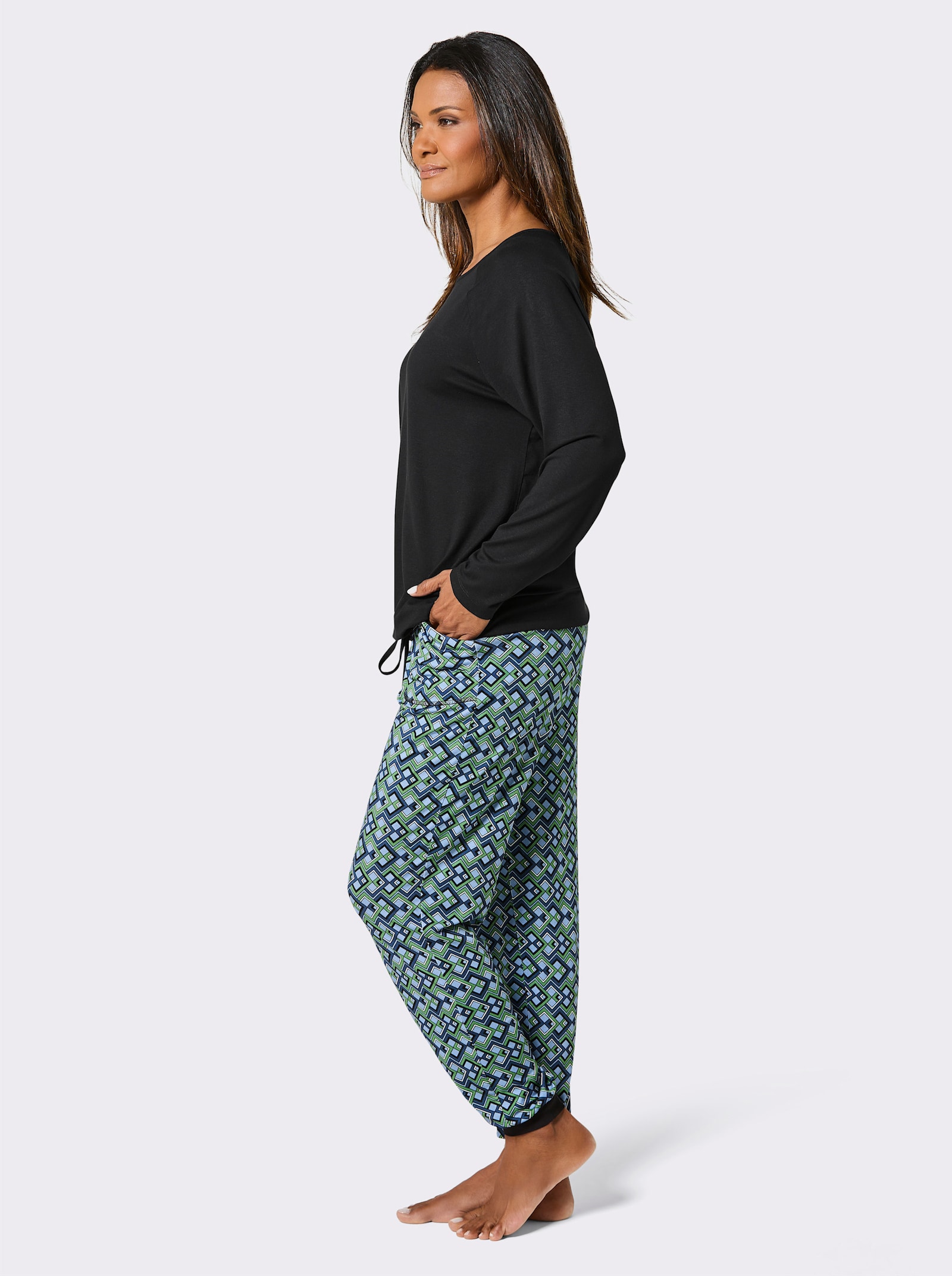 wäschepur Schlafanzug in Viskose-Qualität - schwarz-apfel-bedruckt