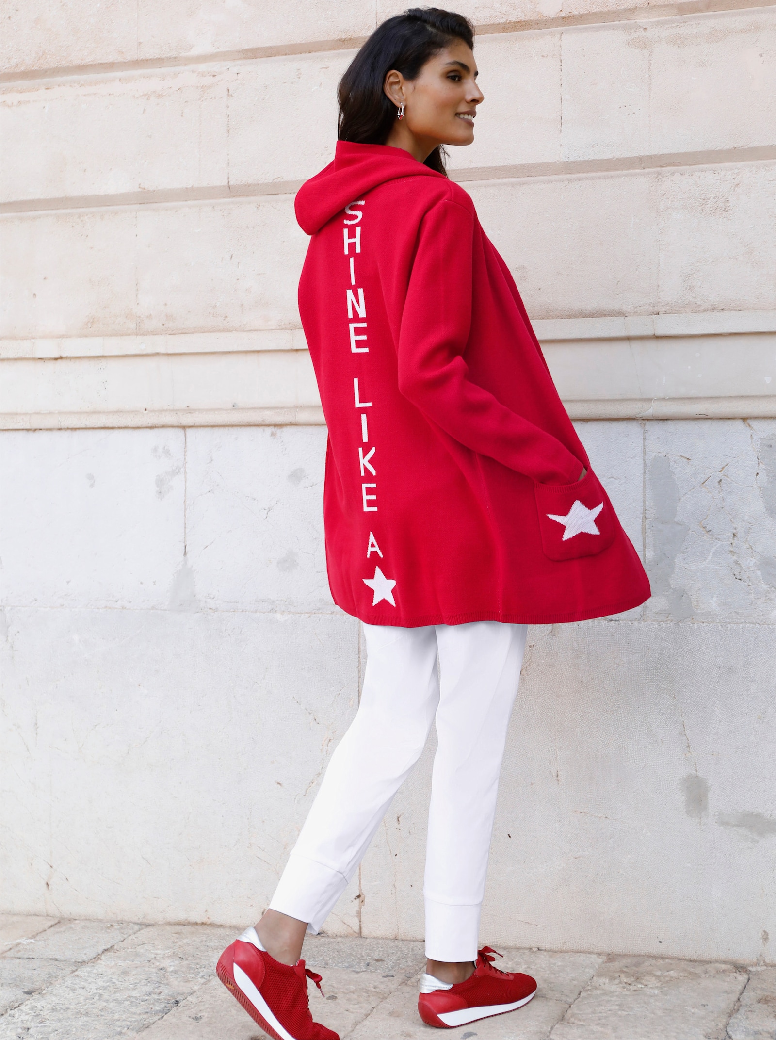 Lang vest met opschrift - rood gedessineerd