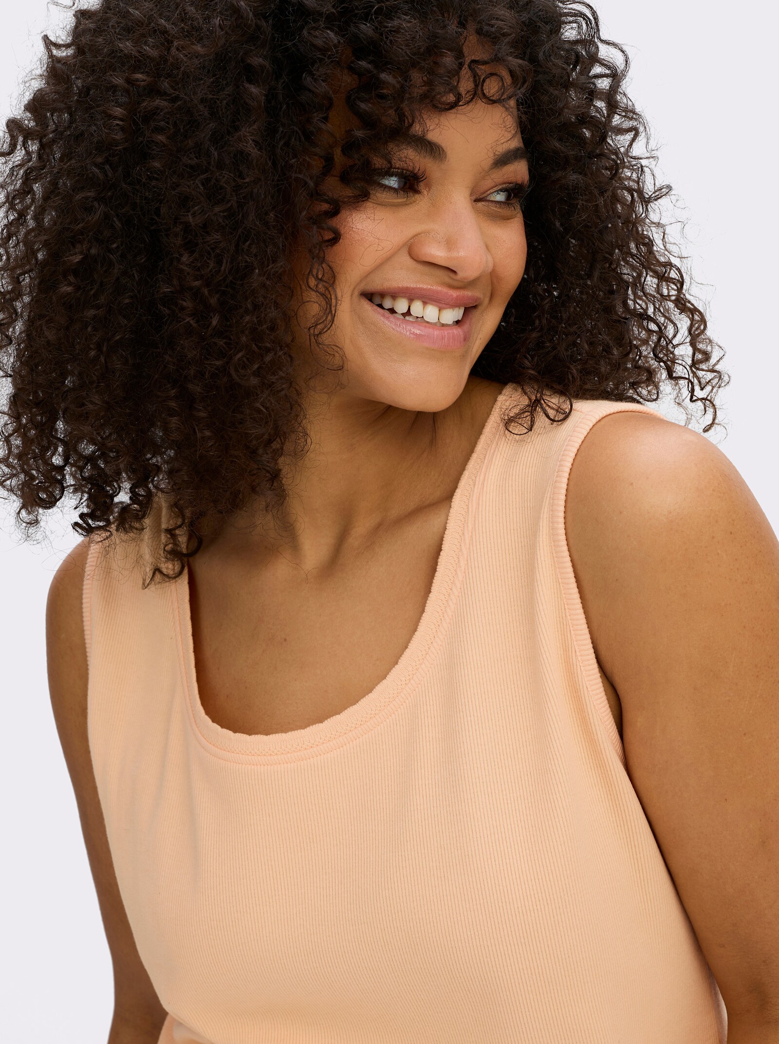 sheego Tanktop mit Ajourtape am Ausschnitt - apricot