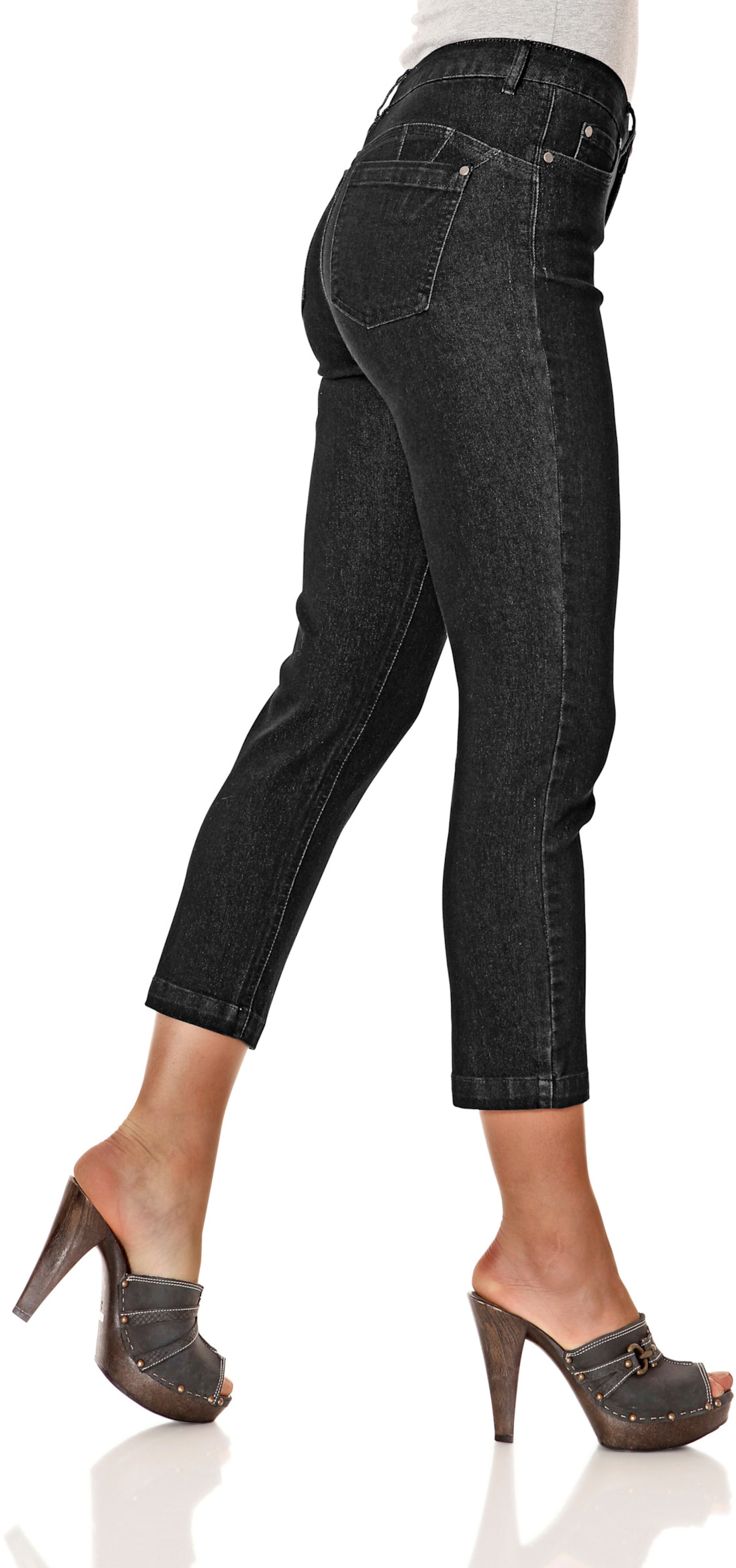 Push Up günstig Kaufen-Bauchweg-Jeans in black denim von heine. Bauchweg-Jeans in black denim von heine <![CDATA[Bauchweg-Jeans Kombigeniale Röhre in modischer 7/8-Länge. Hochwertige Stretch-Qualität und integriertes Power-Mesh sorgen für einen tollen Po-Push-up-Effekt und 