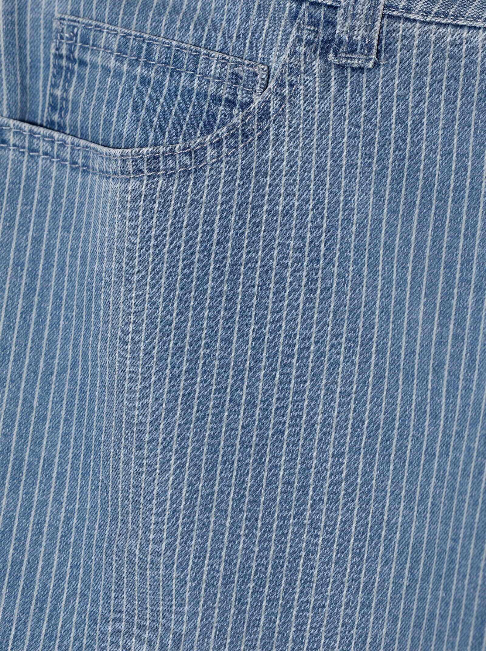 Jeans im Streifen-Dessin - blue-bleached-gestreift