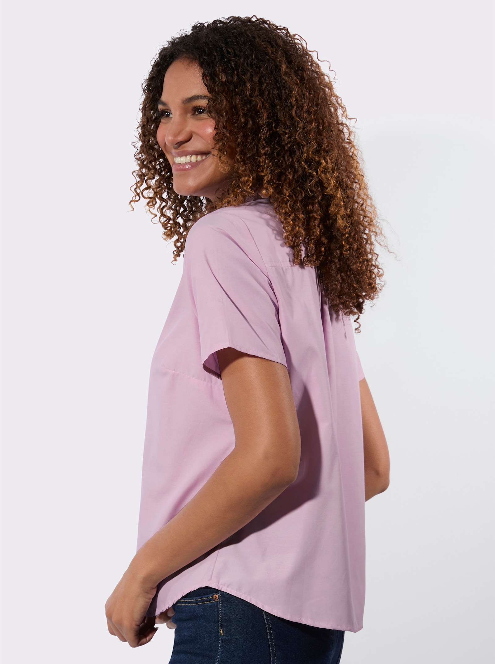 Blouse met korte mouwen en stolpplooi die voor wijdte zorgt - roze