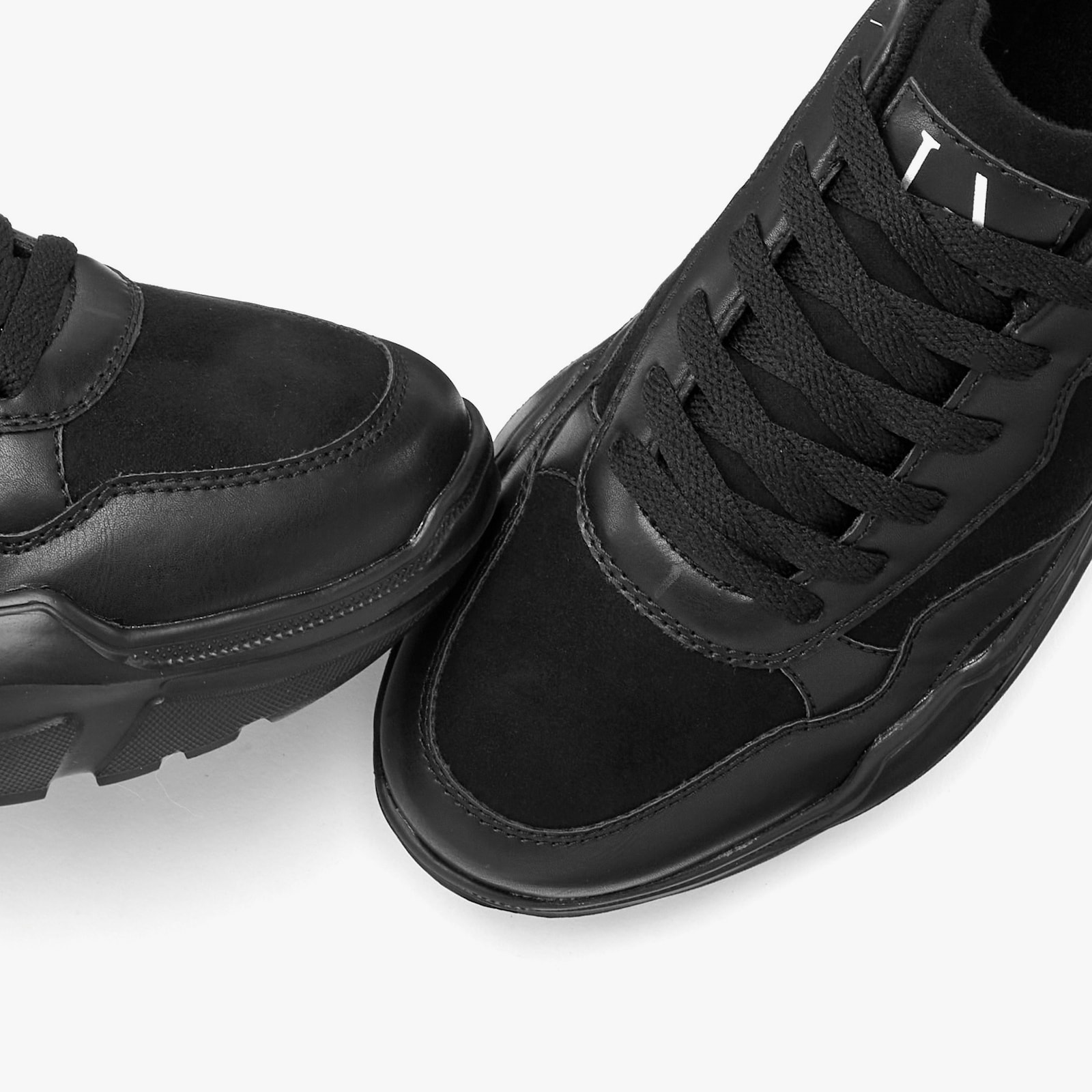 LASCANA Sneaker - schwarz/schwarz