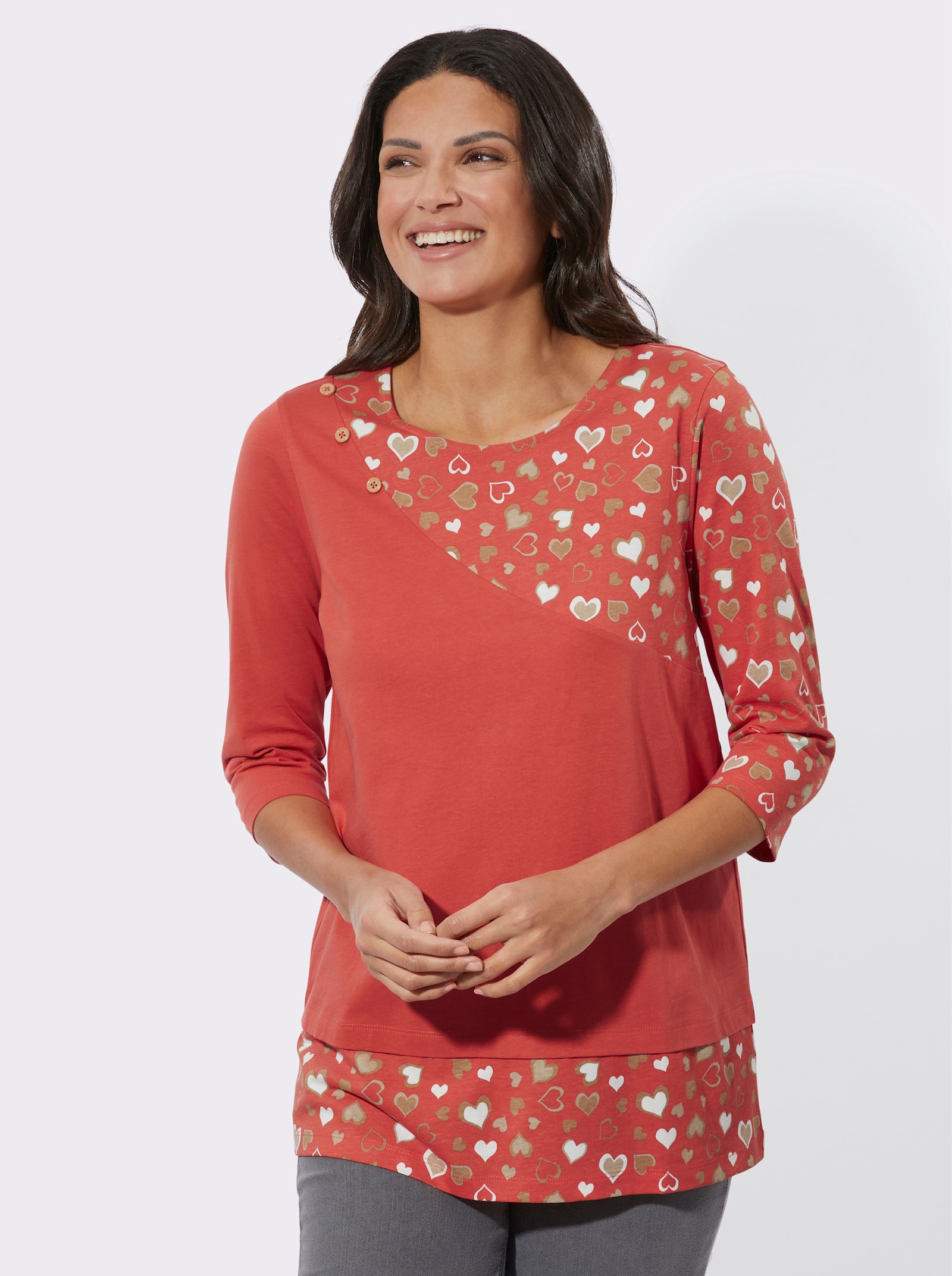 Longshirt mit Herzchen-Einsätzen - terra-camel-bedruckt