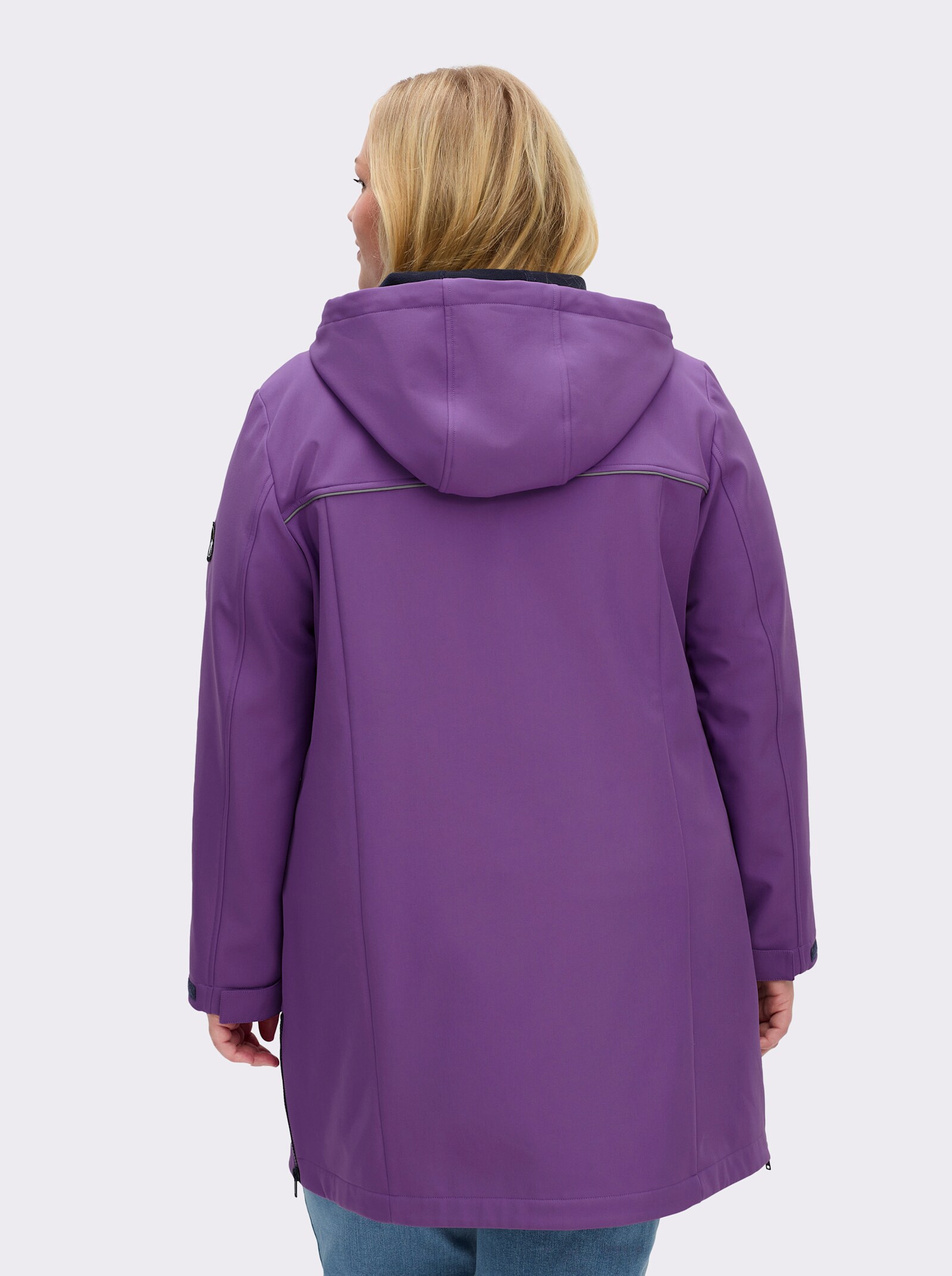 sheego Softshelljacke mit Kapuze und Tunnelzug - lila