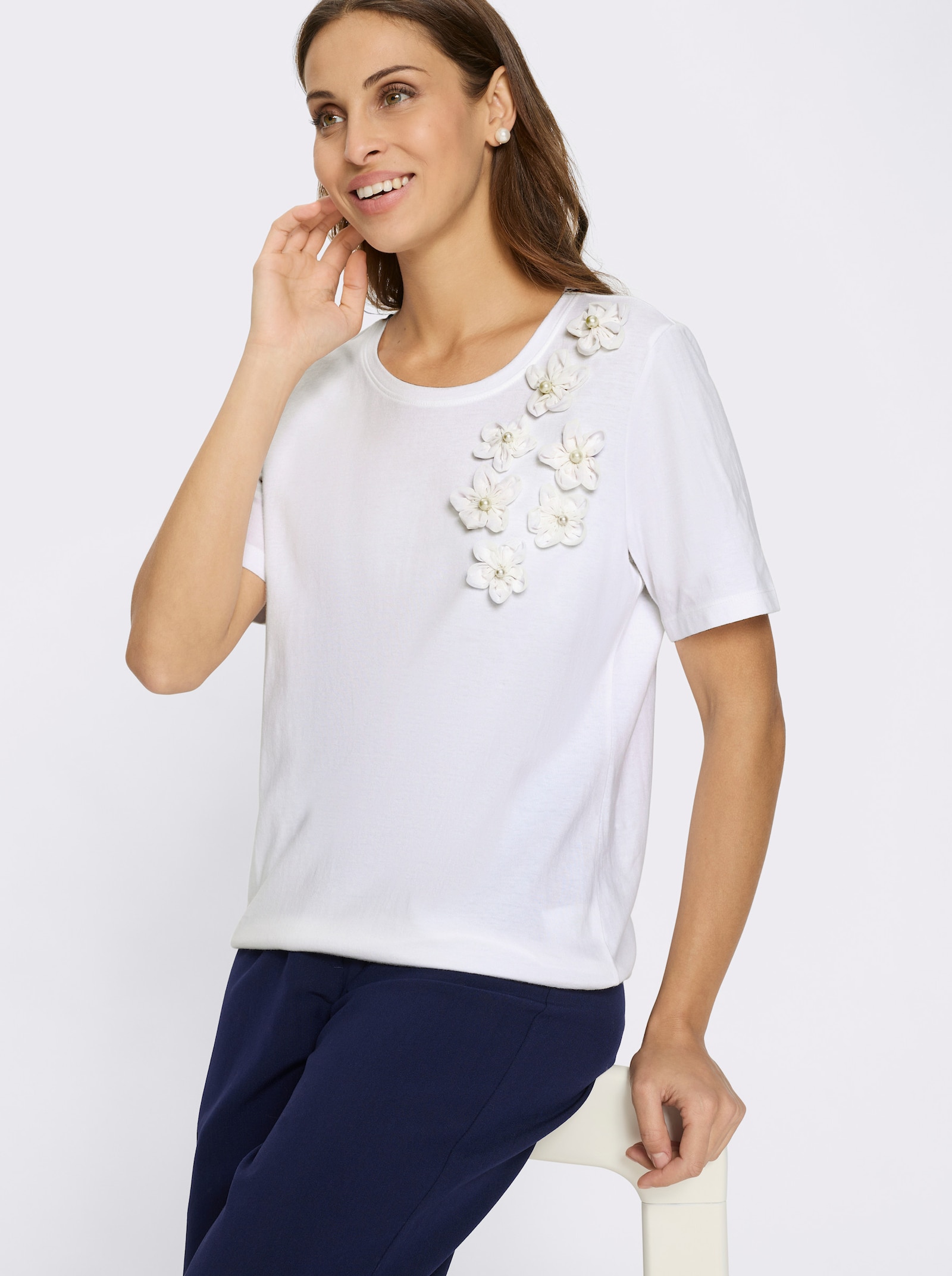 Kortärmad topp med blomapplikation - gräddvit