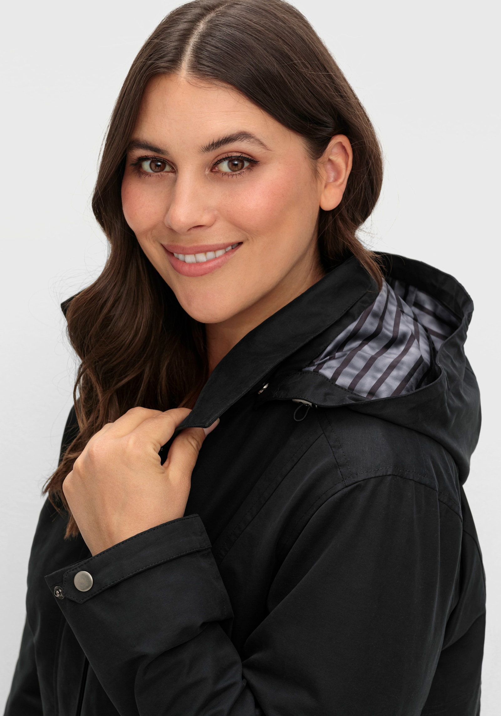 sheego Parka in wasserabweisender Qualität - schwarz