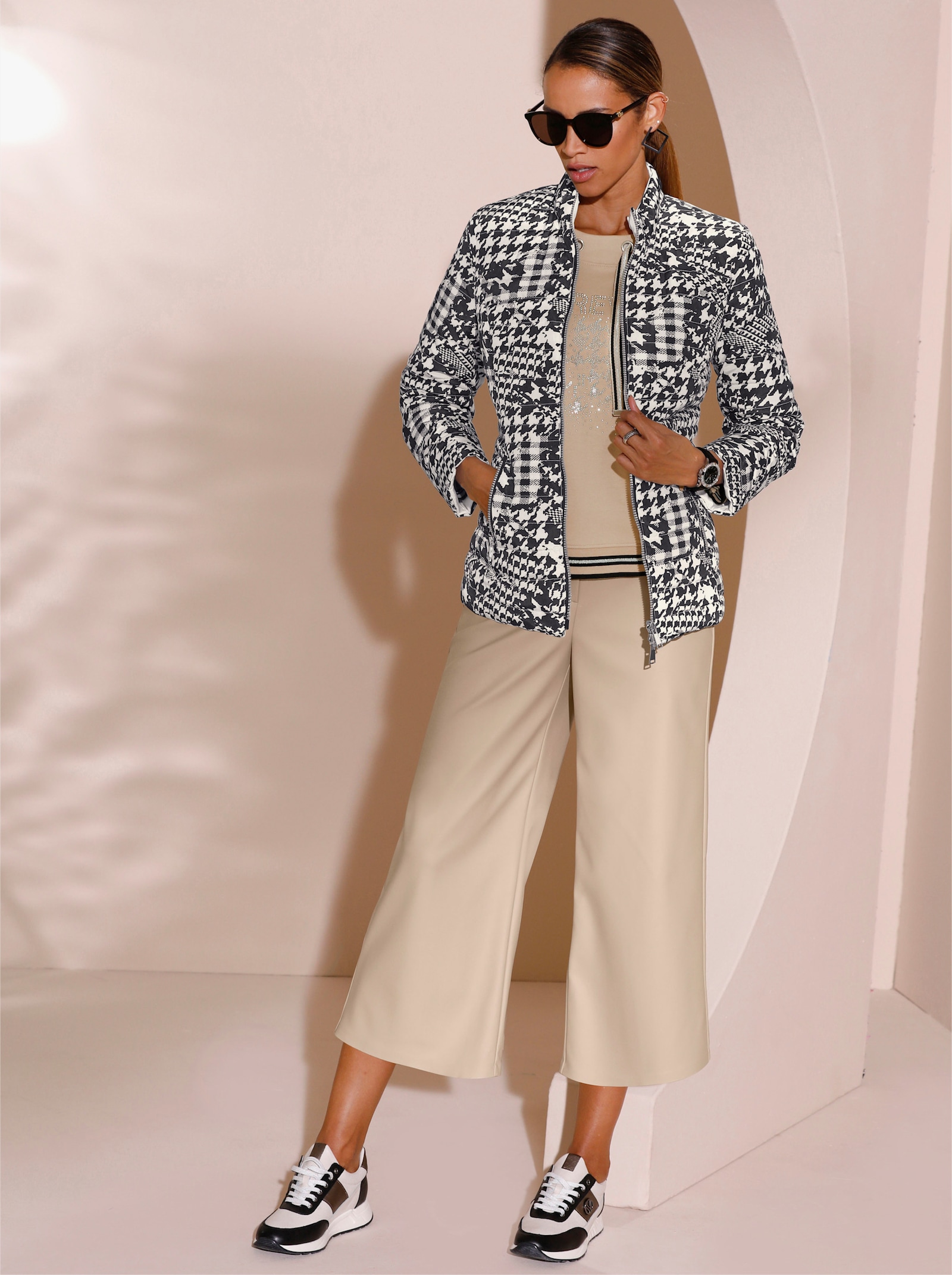 Keerbaar jack met innovatieve vulling - ecru/zwart geprint